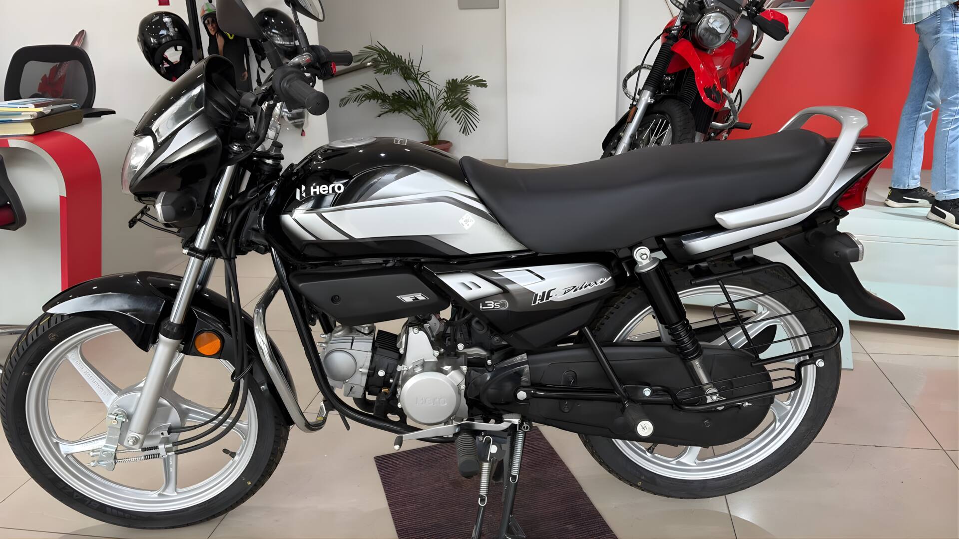 ஹீரோ மோட்டோகார்ப் இருசக்கர வாகனங்களில் புதிய பாதுகாப்பு அம்சங்கள்: வேலியோ நிறுவனத்துடன் கூட்டணி