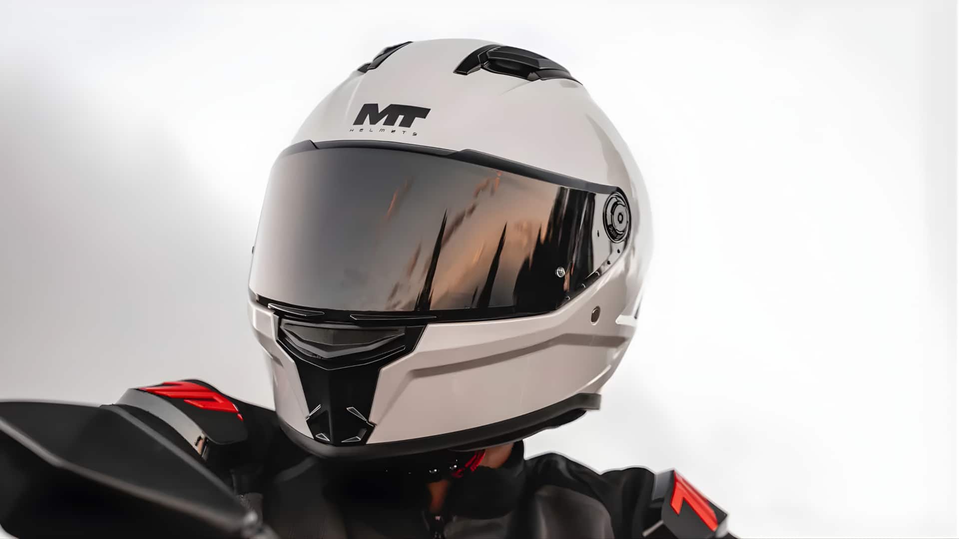 பைக்கர்ஸ் கவனத்திற்கு! இந்தியாவின் பாதுகாப்பான ஹெல்மெட் வந்தாச்சு; SHARP 5-ஸ்டார் ரேட்டிங் பெற்ற எம்டி ஸ்டிங்கர் 2 அறிமுகம்