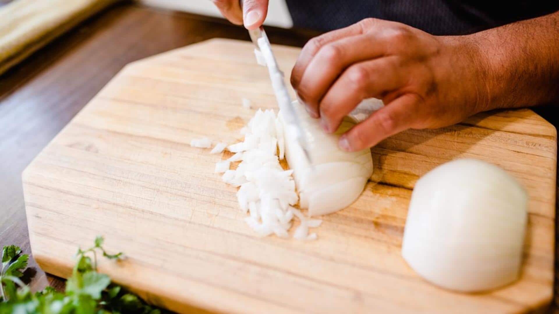 வெங்காயத்தை நறுக்கி வைத்த பிறகு சமைப்பது சரியா? பாக்டீரியாக்கள் குறித்து அறிவியல் ஆய்வு சொல்லும் திடுக்கிடும் உண்மை