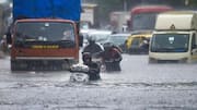 Mumbai: ముంబయిలో భారీ వర్షాల ప్రభావం.. అస్తవ్యస్తమైన జనజీవనం