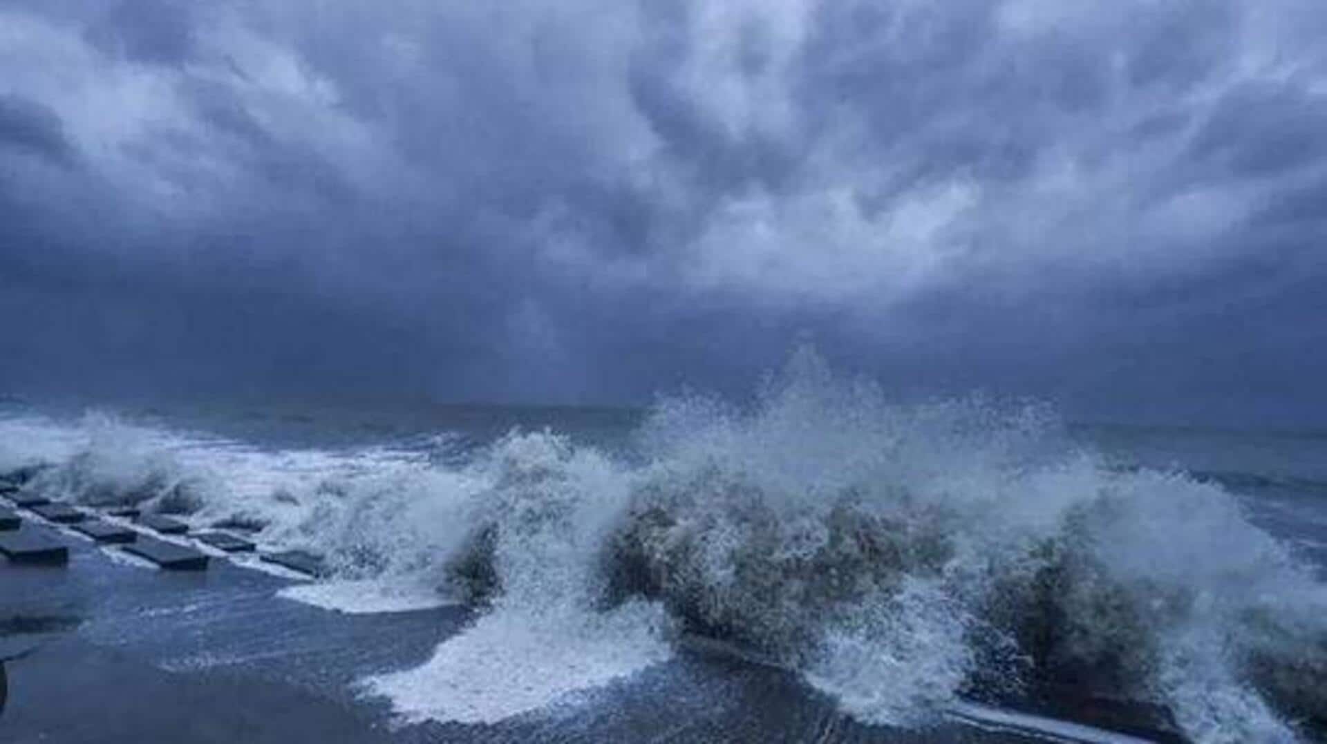 AP Weather Alert: బంగాళాఖాతంలో అల్పపీడన ప్రభావం.. మత్స్యకారులకు వేటకు వెళ్లకూడదని హెచ్చరిక AP Weather Alert: బంగాళాఖాతంలో అల్పపీడన ప్రభావం.. మత్స్యకారులకు వేటకు వెళ్లకూడదని హెచ్చరిక