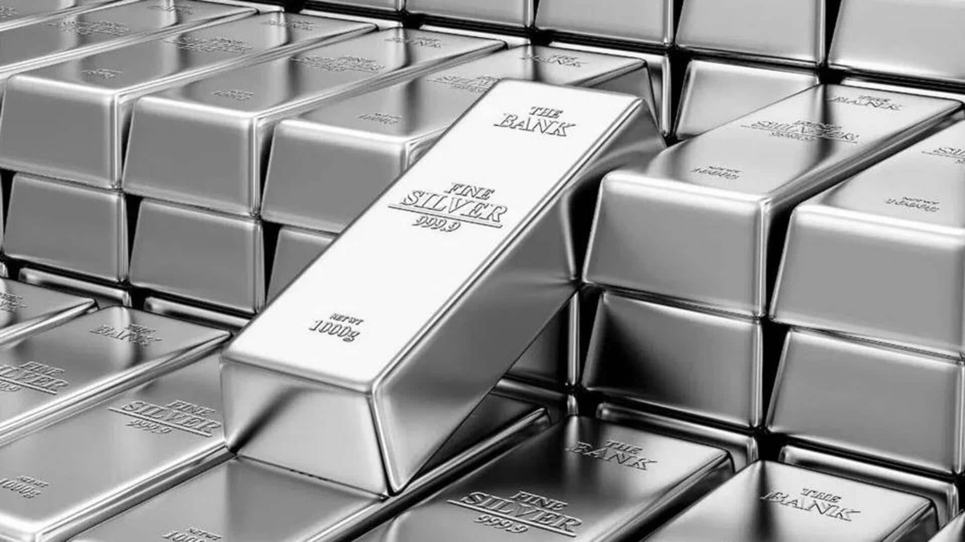 Silver Price: వామ్మో.. వెండి ధరల్లో సరికొత్త రికార్డు.. ఏకంగా రూ. 99వేలు పెరుగుదల! Silver Price: వామ్మో.. వెండి ధరల్లో సరికొత్త రికార్డు.. ఏకంగా రూ. 99వేలు పెరుగుదల!