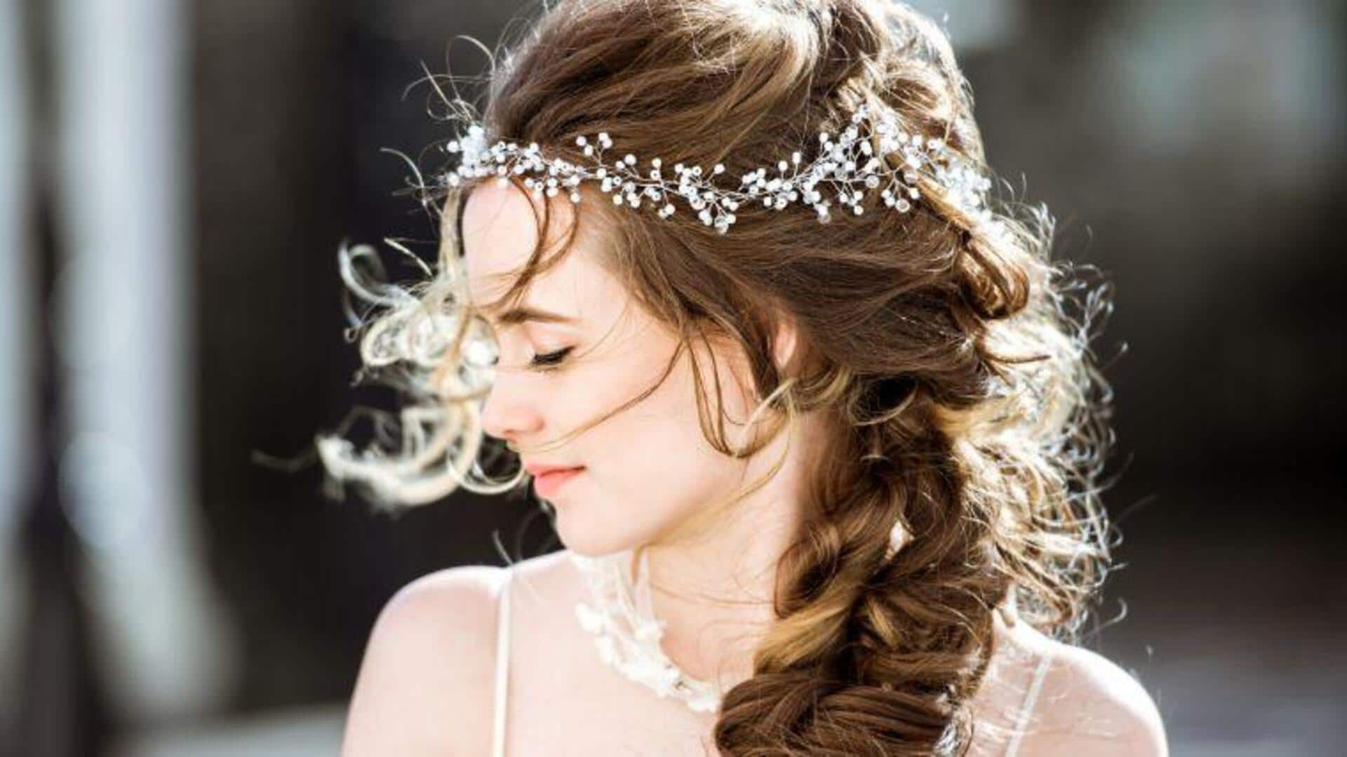 Crown Braids Hairstyle: హెయిర్‌స్టైల్‌లో కొత్త లుక్‌ కావాలా? క్రౌన్‌ బ్రైడ్స్‌ ఇలా వేసుకోండి!