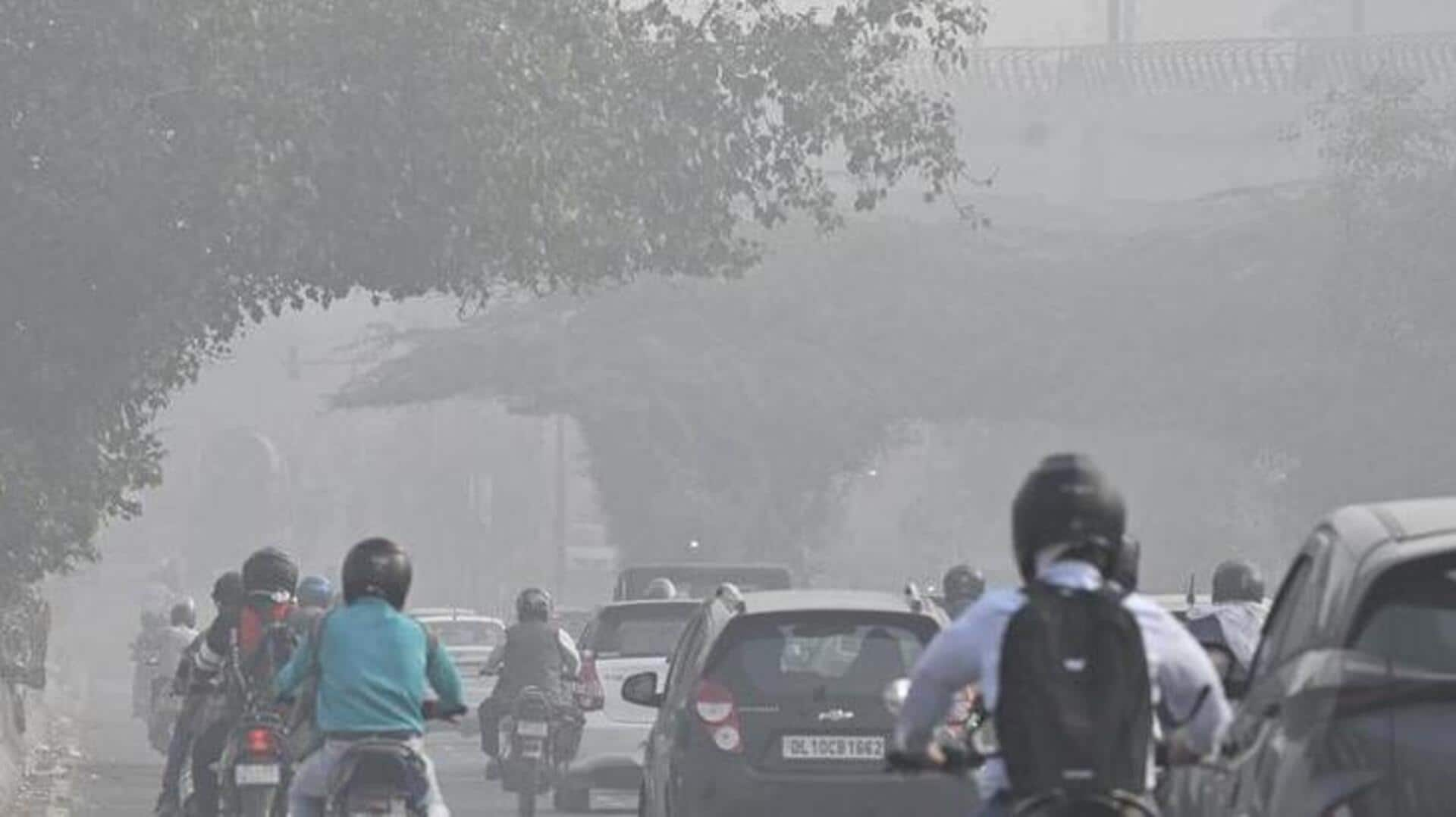 Delhi Pollution: దిల్లీలో దట్టమైన పొగమంచు.. 100కు పైగా విమానాలు ఆలస్యం 