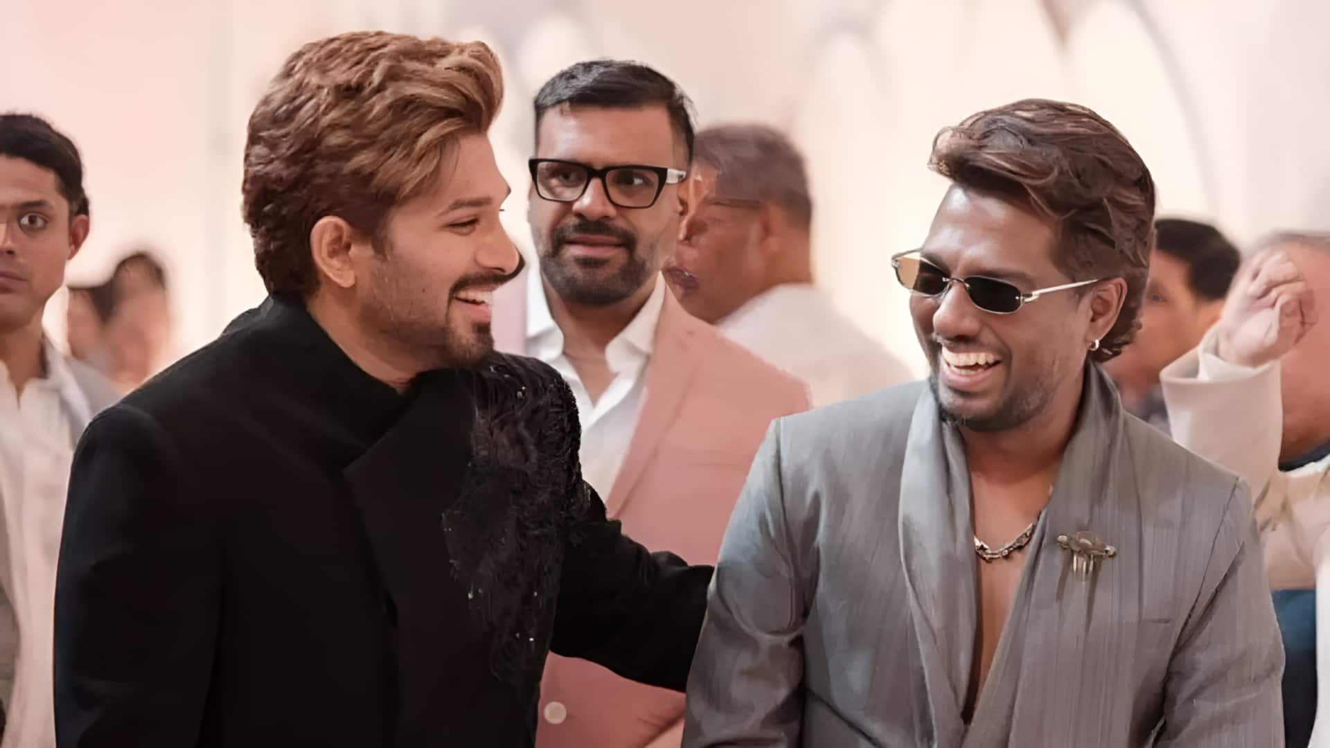 Allu Arjun : అమెరికా-ఇరాన్ యుద్ధం ఎఫెక్ట్.. అల్లు అర్జున్-అట్లీ సినిమా దుబాయ్ షెడ్యూల్ రద్దు!