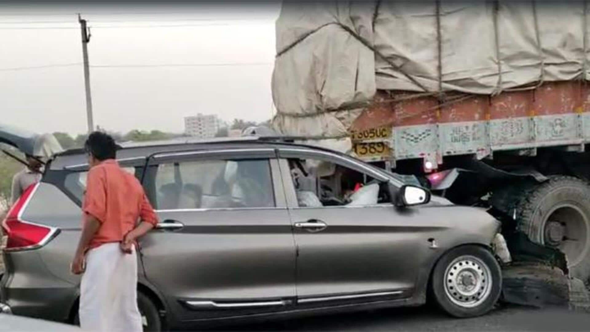Road Accident: సూర్యాపేట జిల్లాల్లో రోడ్డు ప్రమాదం.. ఆగిఉన్న లారీని కారు ఢీకొని ఆరుగురు మృతి 