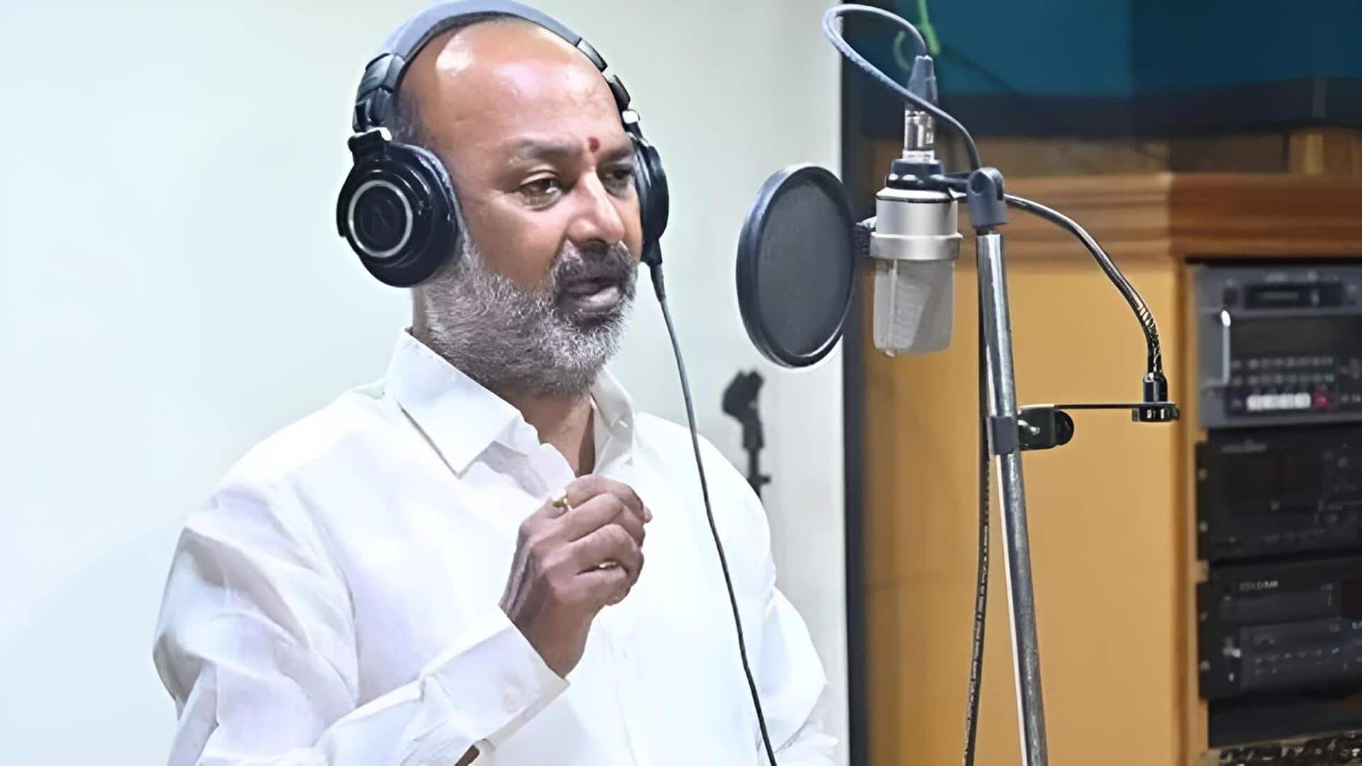 Bandi Sanjay: గాయకుడిగా మారిన బండి సంజయ్.. ఆరెస్సెస్ పాటతో సందడి