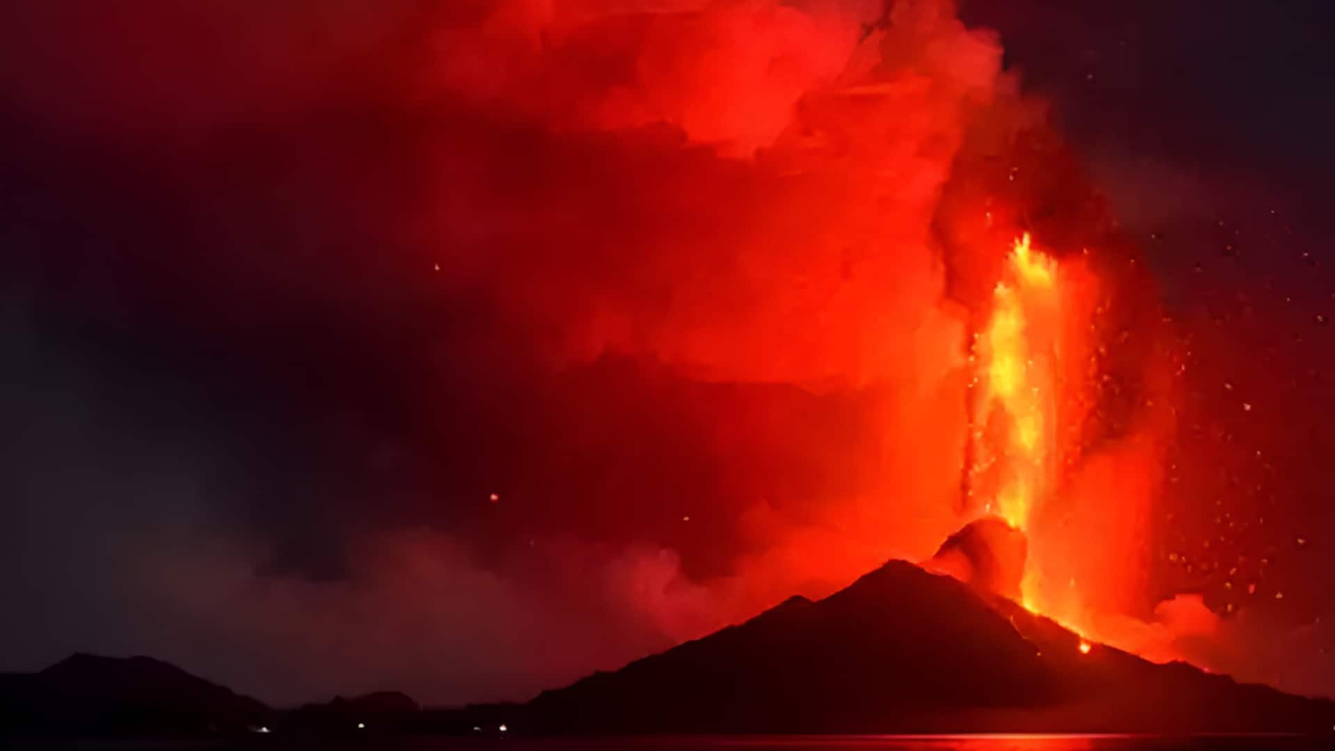 Volcano: బద్దలైన అగ్నిపర్వతం.. 209 విమాన సర్వీసులకు భారీ అంతరాయం!
