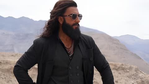 Dhurandhar 2: 'పుష్ప' మూవీల కలెక్షన్లను బద్దలు కొట్టిన 'ధురంధర్'