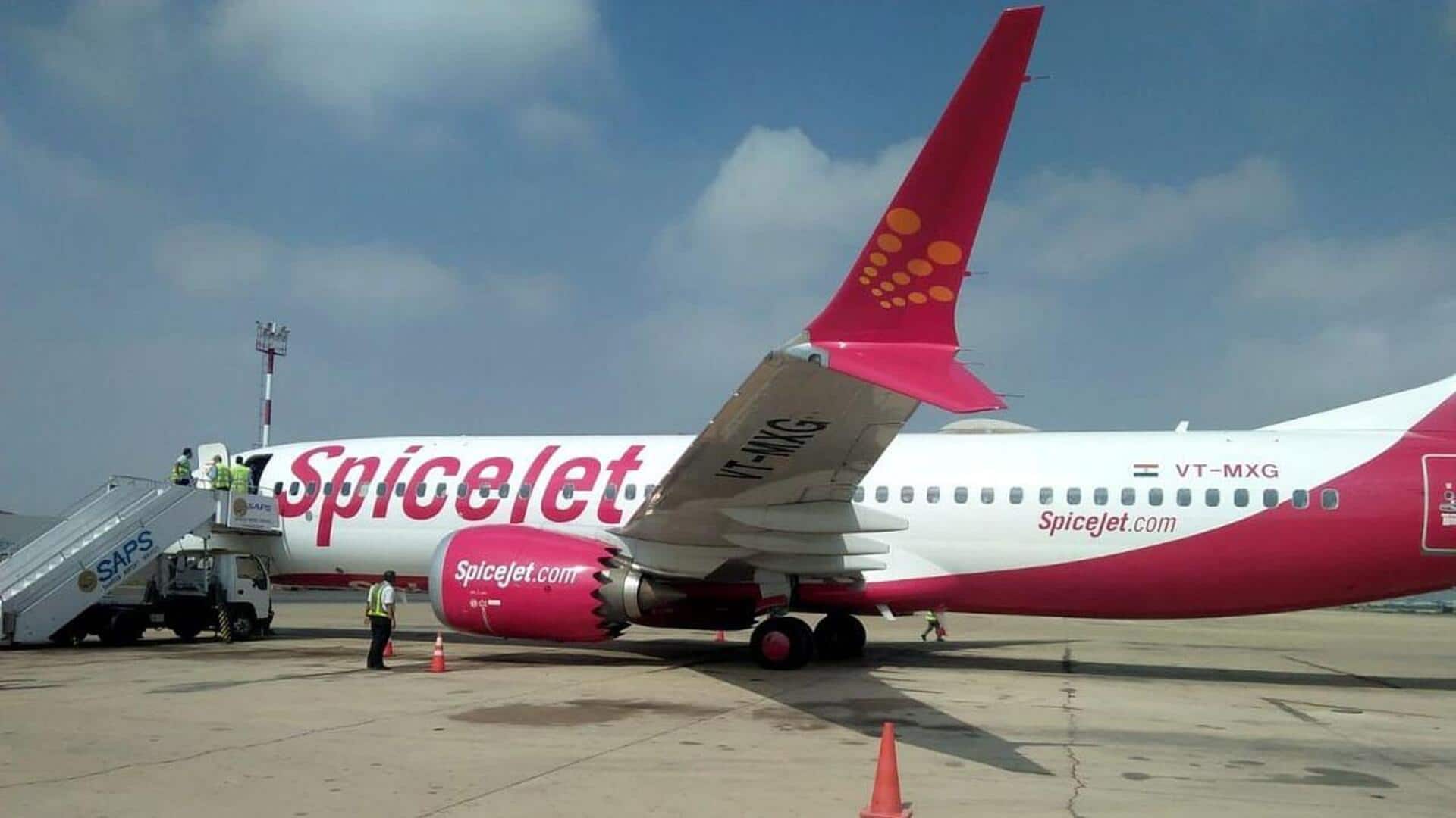 SpiceJet: కాక్పిట్లోకి ప్రవేశించడానికి యత్నం.. విమానంలో ఇద్దరు మహిళా ప్రయాణికుల హల్చల్ SpiceJet: కాక్పిట్లోకి ప్రవేశించడానికి యత్నం.. విమానంలో ఇద్దరు మహిళా ప్రయాణికుల హల్చల్