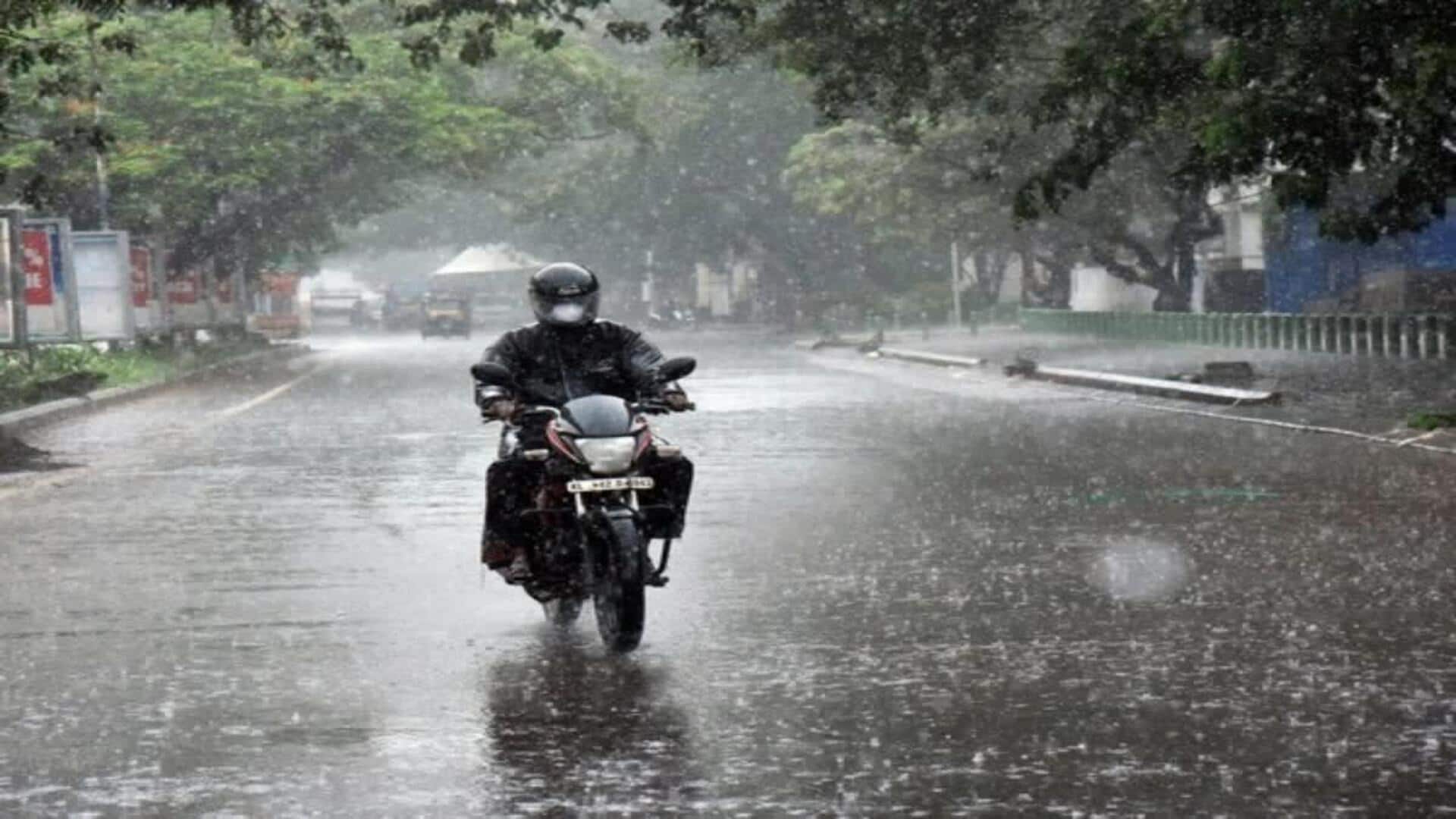 Rain Alert: తెలంగాణలో మరో రెండు రోజుల పాటు వానలే వానలు.. ప్రజలకు వాతావరణ శాఖ హెచ్చరికలు Rain Alert: తెలంగాణలో మరో రెండు రోజుల పాటు వానలే వానలు.. ప్రజలకు వాతావరణ శాఖ హెచ్చరికలు