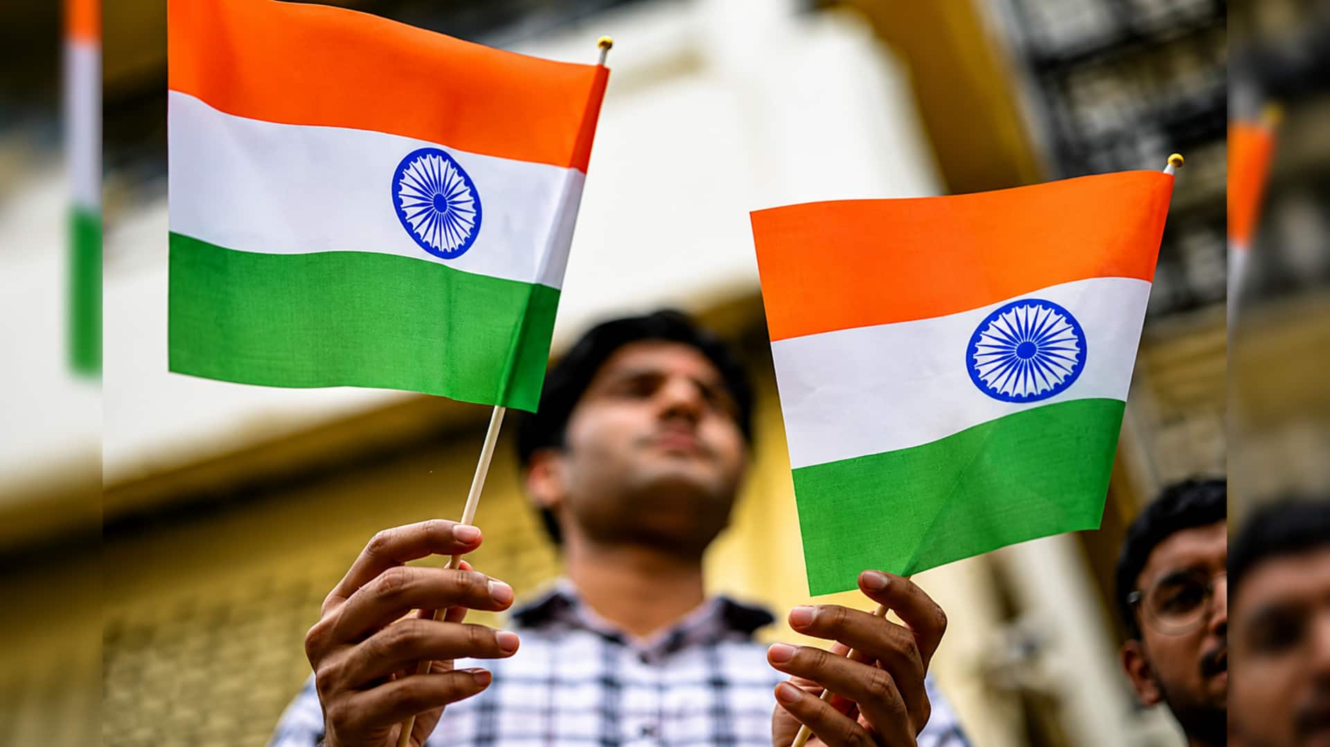 Attacks on Indians: అమెరికా,యూకే, కెనడాల్లో భారతీయులపై వరుస దాడులు.. ఐదేళ్లలో 302 ఘటనలు నమోదు
