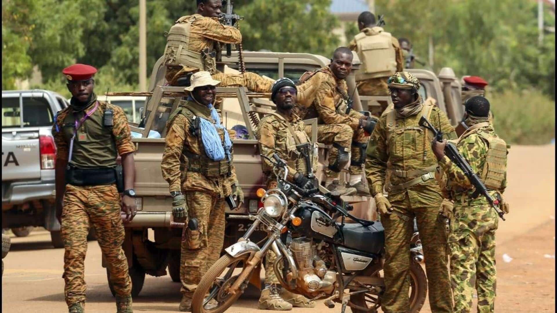 Burkina Faso attack: బుర్కినా ఫాసోలో అల్-ఖైదాతో సంబంధం ఉన్న ముష్కరుల నరమేధం.. 100 మంది మృతి Burkina Faso attack: బుర్కినా ఫాసోలో అల్-ఖైదాతో సంబంధం ఉన్న ముష్కరుల నరమేధం.. 100 మంది మృతి