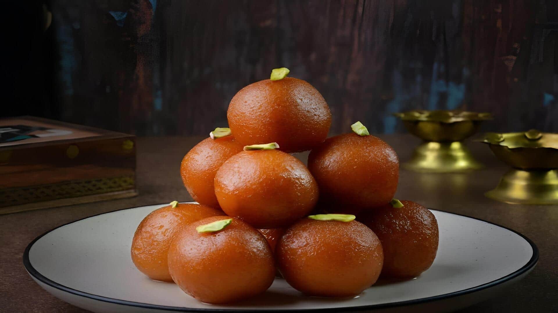 Dry Gulab Jamun: సింపుల్​గా చేసుకునే డ్రై గులాబ్ జామూన్ రెసిపీ.. నోట్లో వేసుకోగానే కరిగిపోతాయి!