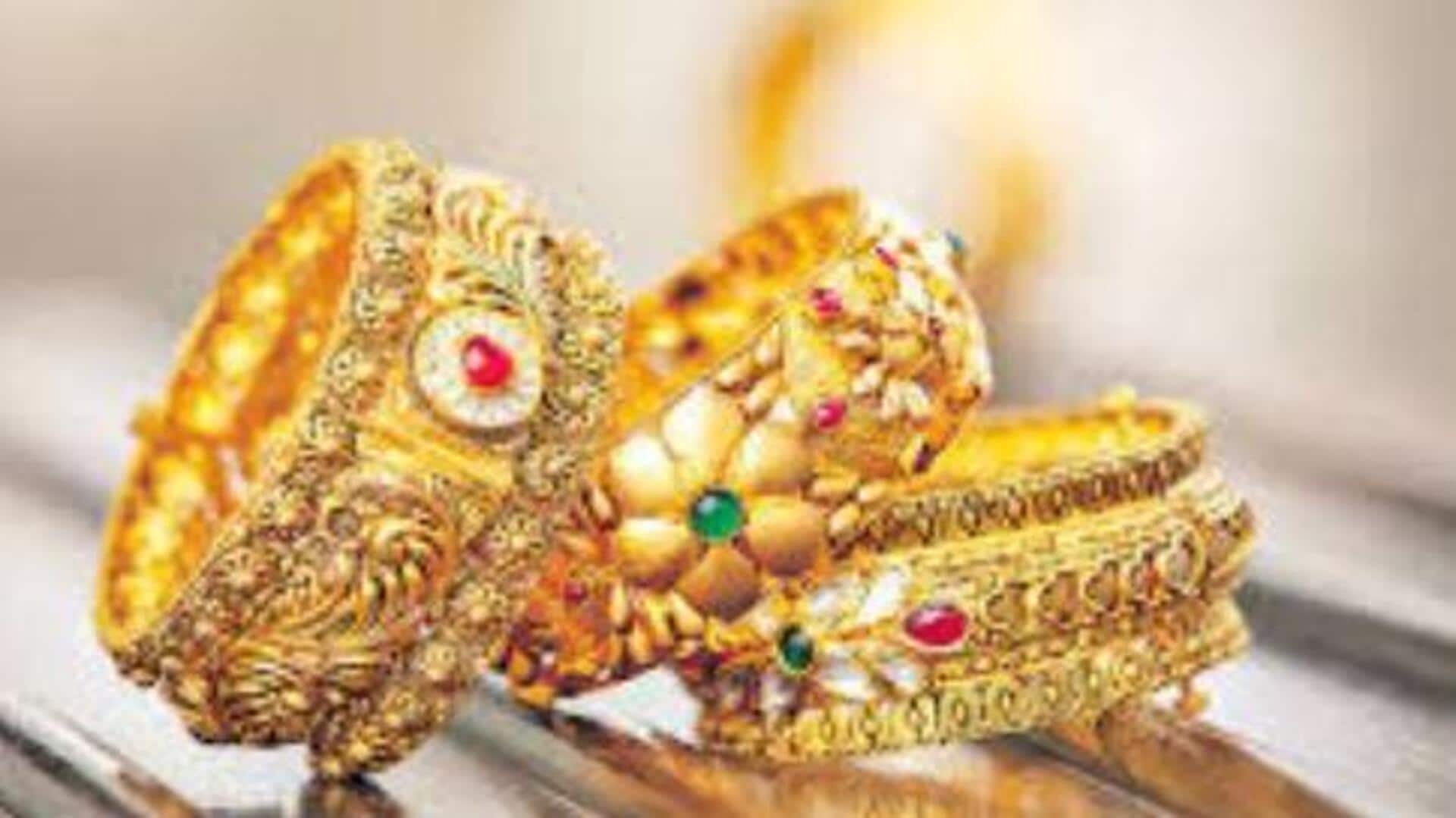 Gold Rates: మళ్లీ పసిడి పరుగులు.. ఒక్కరోజే రూ.500 పెరిగిన తులం ధర Gold Rates: మళ్లీ పసిడి పరుగులు.. ఒక్కరోజే రూ.500 పెరిగిన తులం ధర