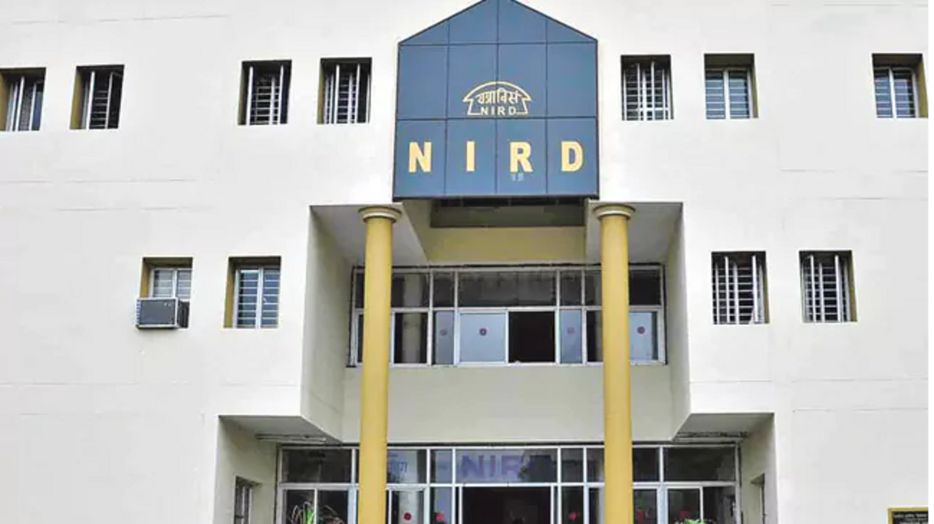 NIRD: గ్రామీణాభివృద్ధి శిక్షణకు జీవనాడిగా ఎన్ఐఆర్డీ గుర్తింపు.. కేంద్రం గ్రాంటు నిలిపివేతతో మూసివేత ప్రమాదం NIRD: గ్రామీణాభివృద్ధి శిక్షణకు జీవనాడిగా ఎన్ఐఆర్డీ గుర్తింపు.. కేంద్రం గ్రాంటు నిలిపివేతతో మూసివేత ప్రమాదం