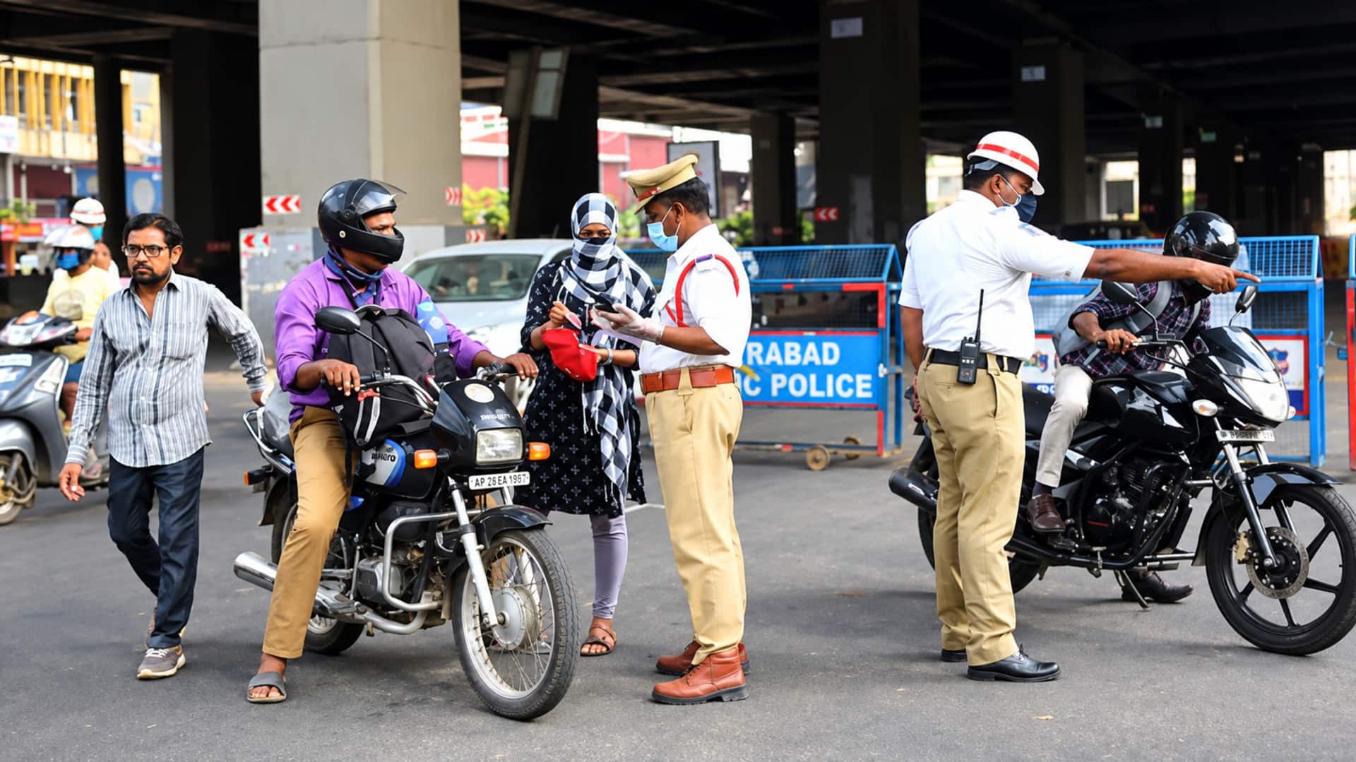 Telangana: తెలంగాణలో రూ.925 కోట్ల ట్రాఫిక్ చలాన్ బకాయిలు.. 'సుప్రీం' ఆదేశాలతో కఠిన కార్యాచరణకు రవాణాశాఖ సిద్ధం