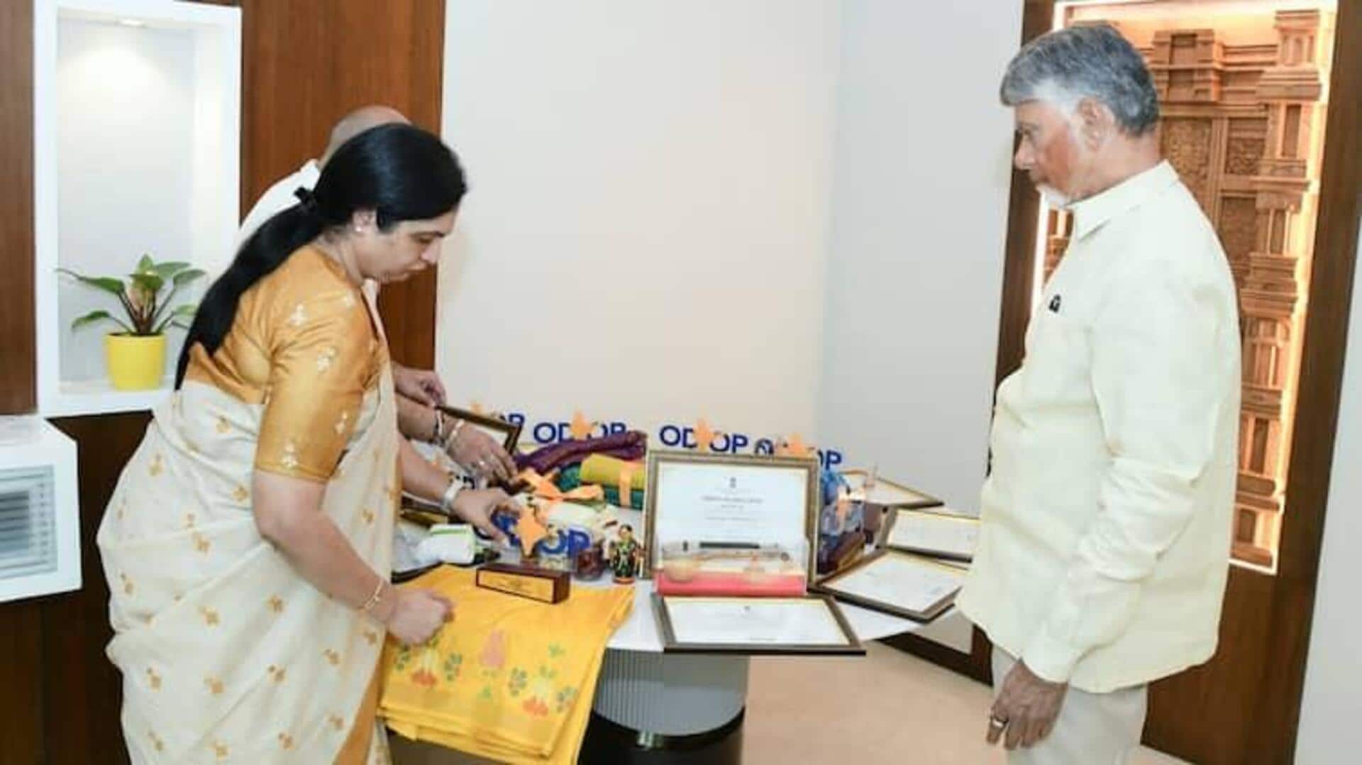 Chandrababu: చేనేత వస్త్రాలపై జీఎస్టీ మినహాయింపు.. రూ.5 కోట్లతో త్రిఫ్ట్ ఫండ్.. సమీక్షలో సీఎం చంద్రబాబు నిర్ణయం Chandrababu: చేనేత వస్త్రాలపై జీఎస్టీ మినహాయింపు.. రూ.5 కోట్లతో త్రిఫ్ట్ ఫండ్.. సమీక్షలో సీఎం చంద్రబాబు నిర్ణయం