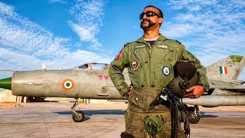 Abhinandan Varthaman: పాక్‌ యుద్ధ విమానాన్ని కూల్చిన అభినందన్‌.. ఇప్పుడు ప్యాసింజర్ విమాన పైలట్‌గా