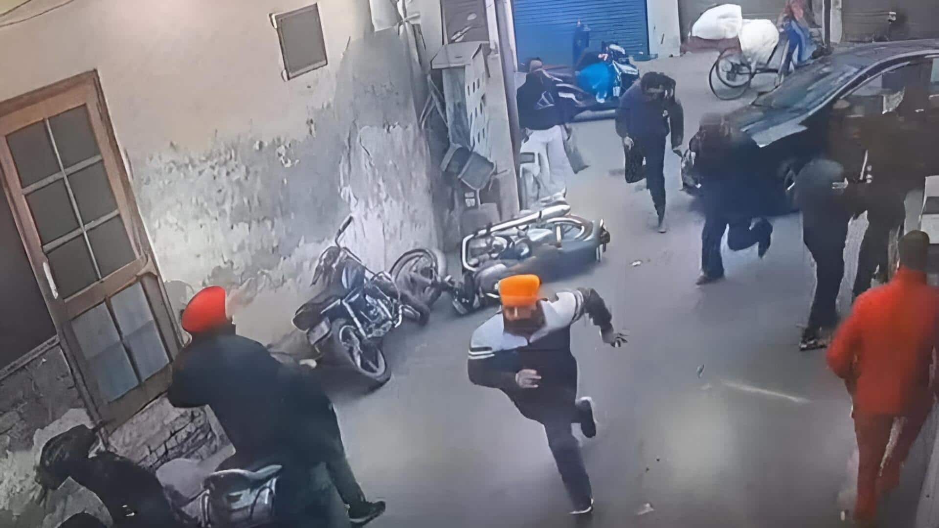 Gold Looted: అమృత్‌సర్‌లో కలకలం.. జ్యువెలరీ వ్యాపారిపై అటాక్‌, రూ.60 లక్షల బంగారం చోరీ