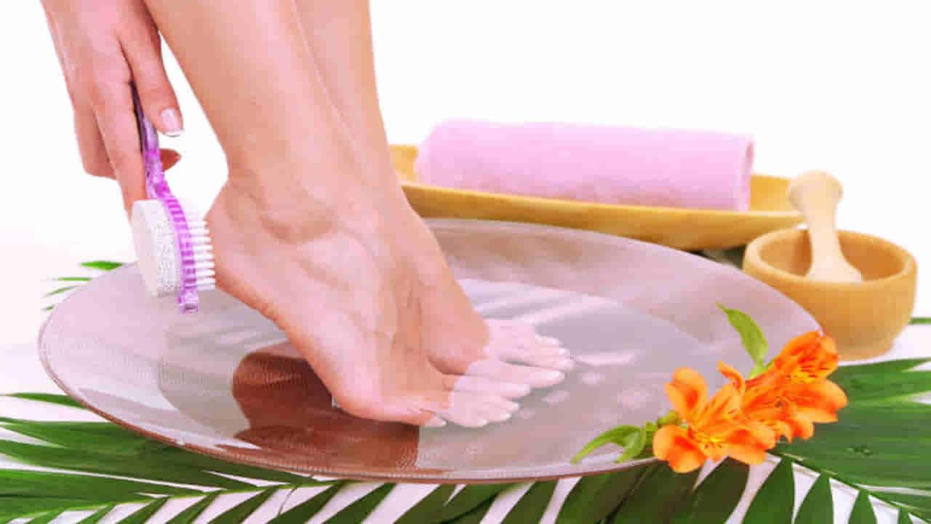 Health Tips: వర్షాకాలంలో తక్కువ ఖర్చుతో ఇంట్లోనే పాదాల సంరక్షణ కోసం చేయండిలా..