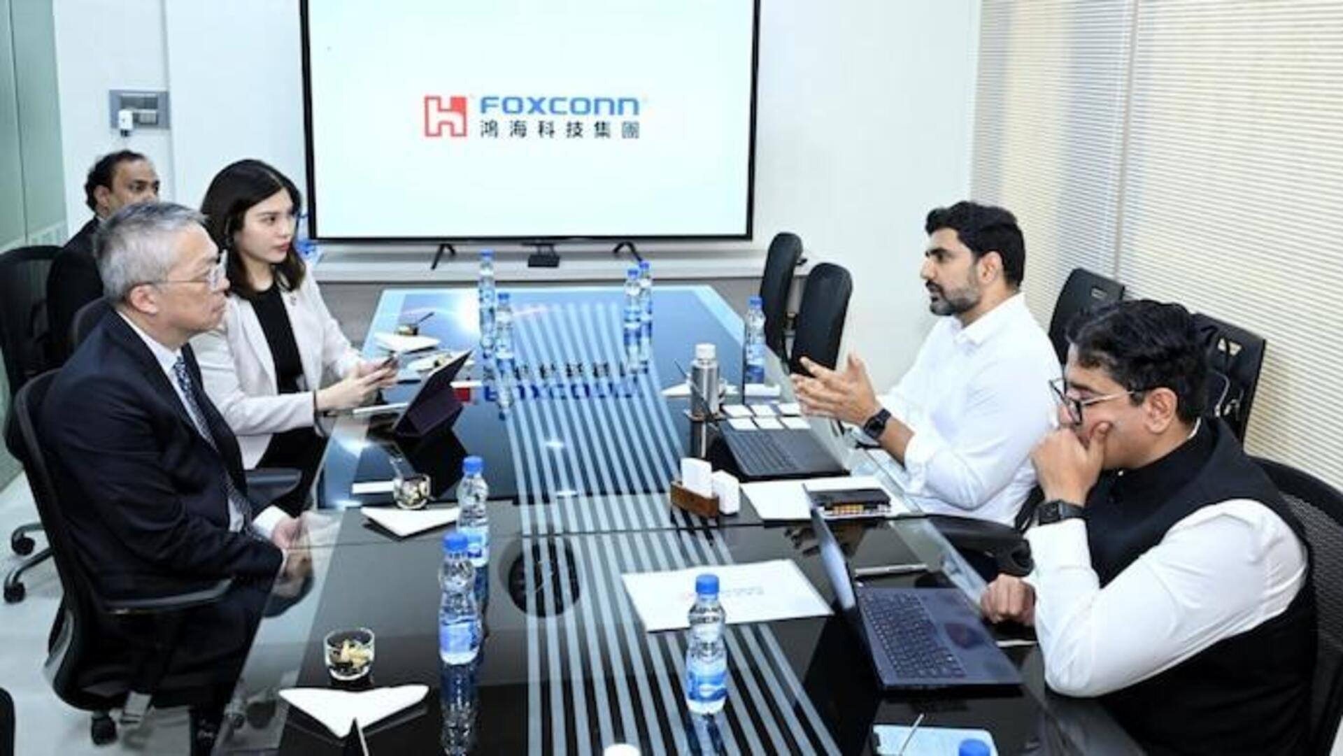 Foxconn: మాన్యుఫ్యాక్చరింగ్ సిటీ అభివృధికి ఫాక్స్‌కాన్ అంగీకారం.. ఫాక్స్‌కాన్‌ బృందంతో లోకేశ్‌  సమావేశం  