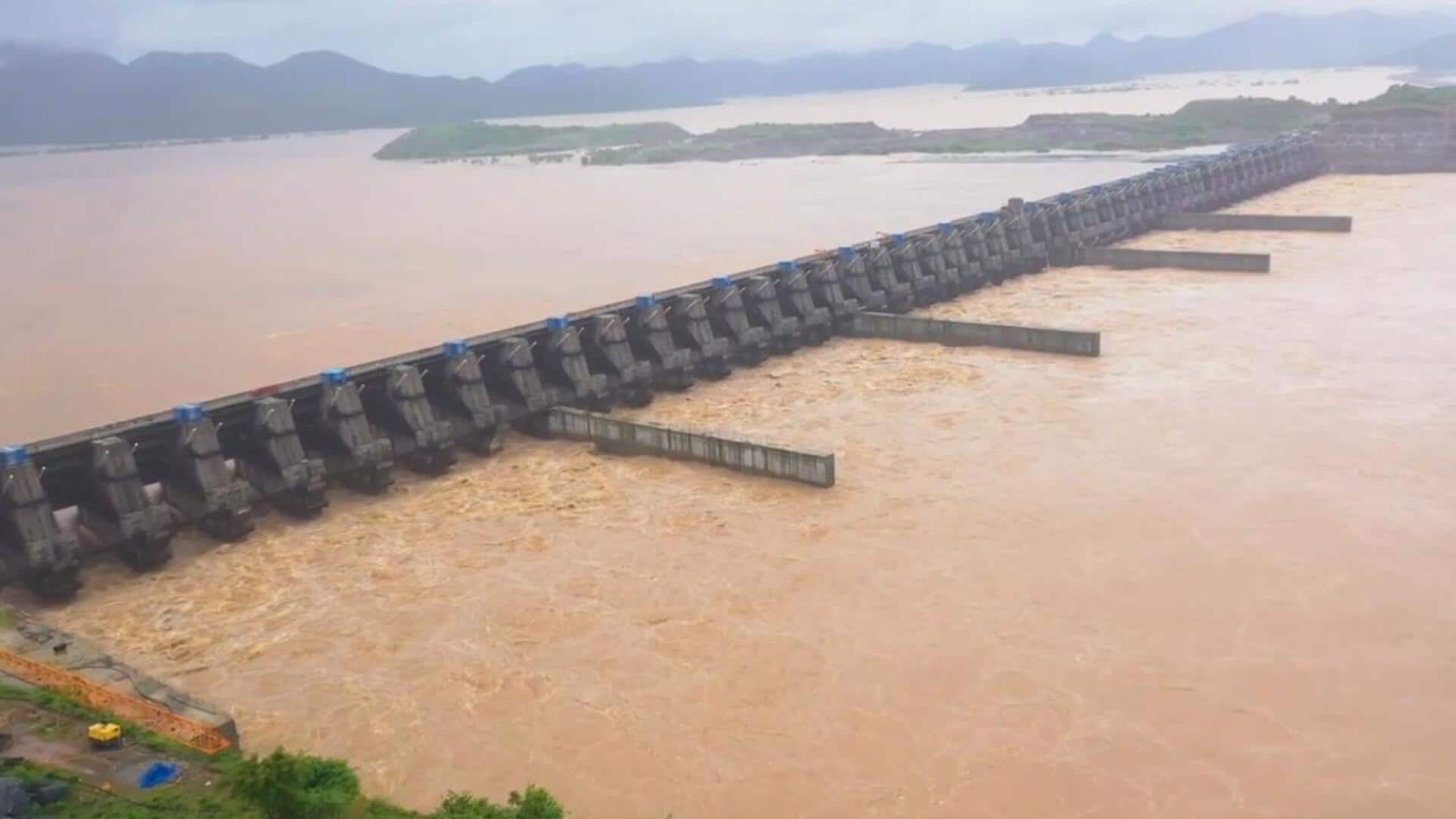 Polavaram: పోలవరం ప్రాజెక్టు వద్ద పెరుగుతున్న గోదావరి నీటిమట్టం Polavaram: పోలవరం ప్రాజెక్టు వద్ద పెరుగుతున్న గోదావరి నీటిమట్టం