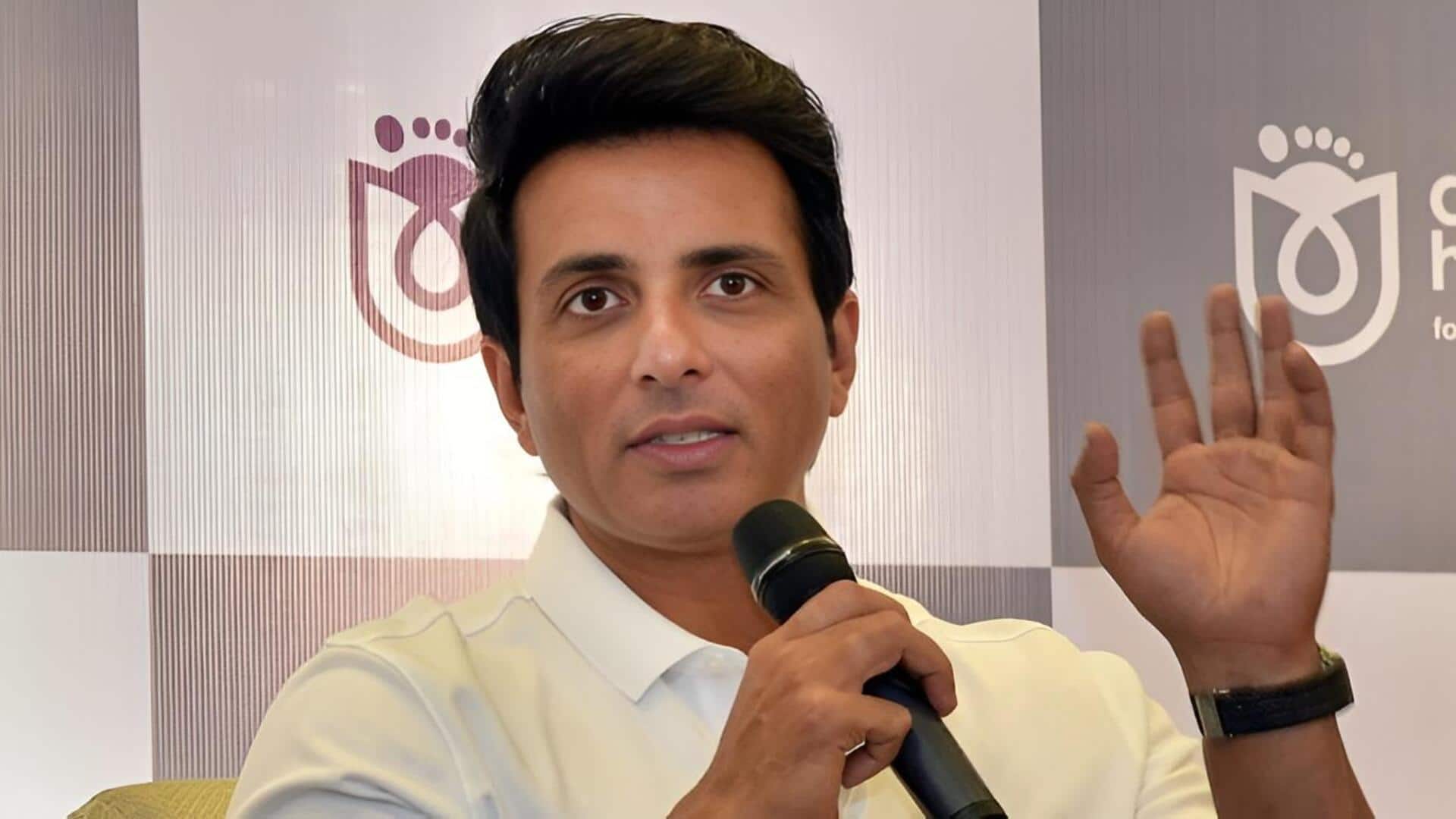 Sonusood: దుబాయ్‌లో చిక్కుకున్న వారికి సోనూసూద్ అండ.. ఉచితంగా వసతి కల్పించనున్న రియల్ హీరో