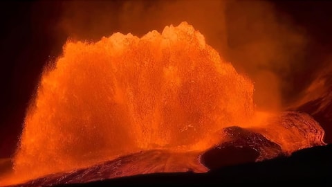 Kilauea volcano: 700 అడుగుల ఎత్తుకు ఎగిసిన లావా.. కిలావుయా అగ్నిపర్వతం మరోసారి బ్లాస్ట్‌!