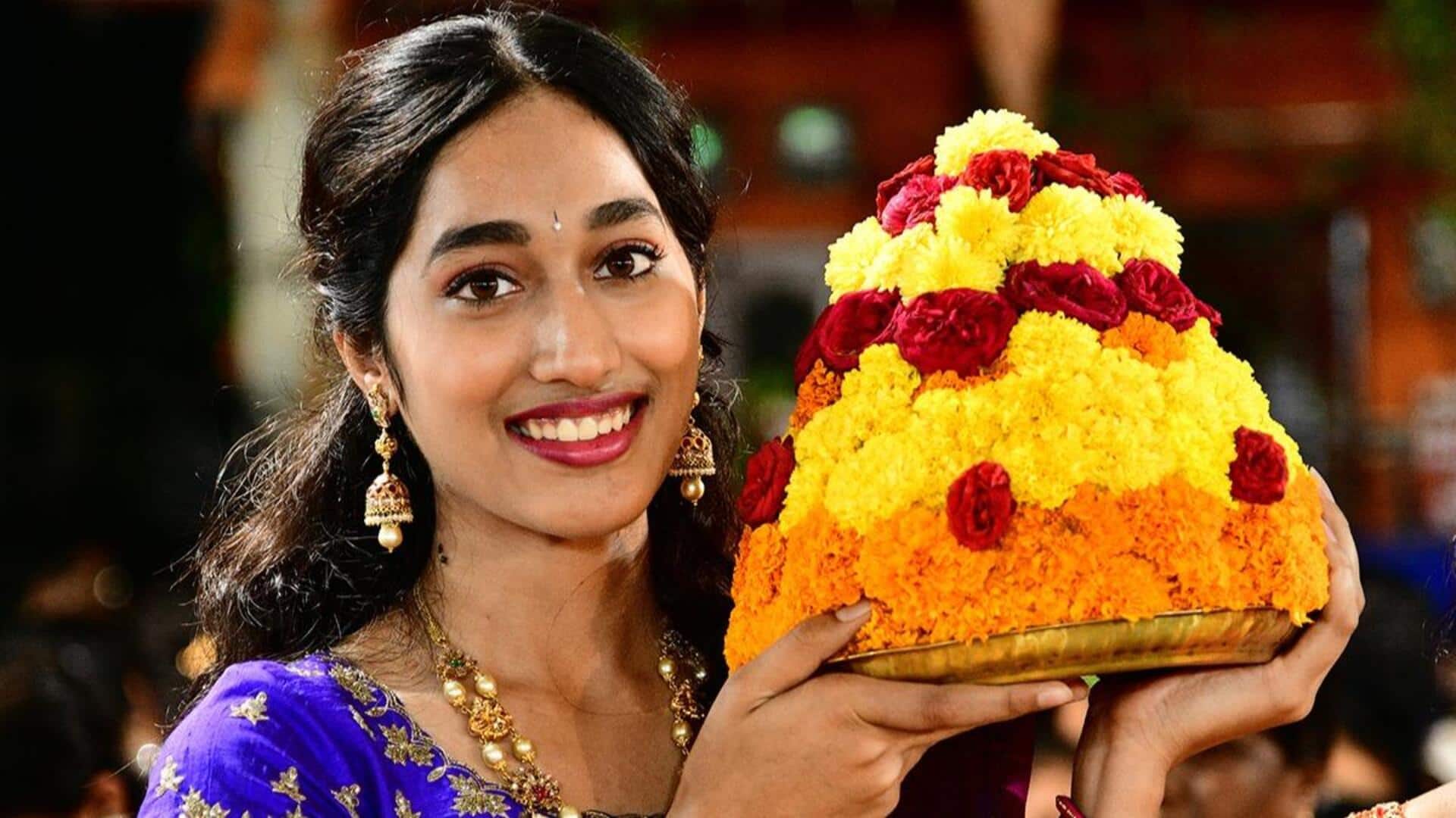 Saddula Batukamma2025 Wishes: తెలంగాణ పెద్ద పండుగ సద్దుల బతుకమ్మ.. బంధుమిత్రులకు పండుగ శుభాకాంక్షలు చెప్పేయండి ఇలా 
