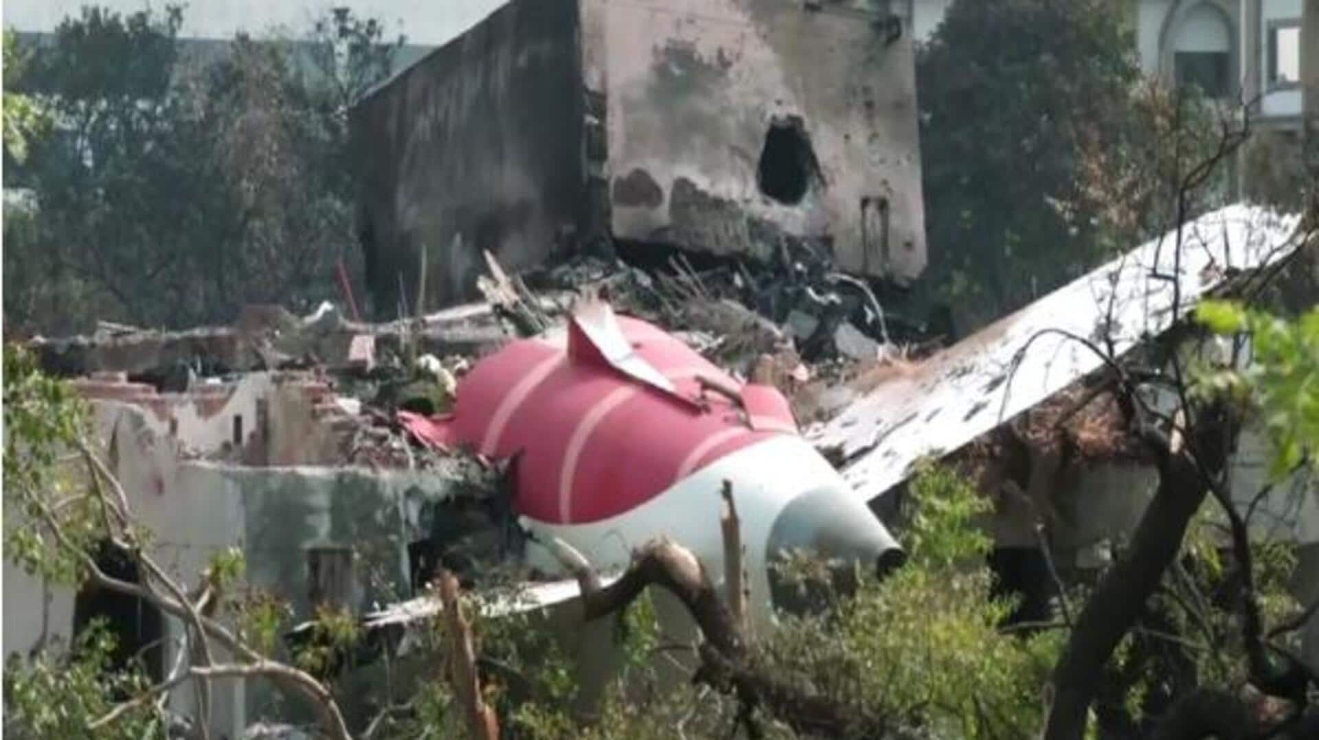 Air India crash: విమాన ప్రమాదాలపై కేంద్రం కీలక నిర్ణయం.. కొత్త నిబంధనలు జారీ Air India crash: విమాన ప్రమాదాలపై కేంద్రం కీలక నిర్ణయం.. కొత్త నిబంధనలు జారీ