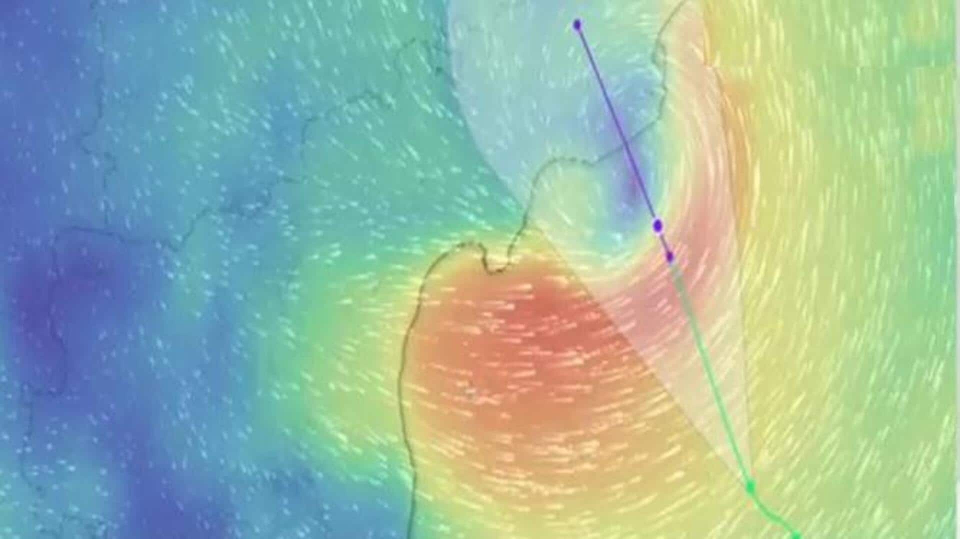 Montha Cyclone: తీవ్రరూపం దాల్చిన 'మొంథా'.. రాజోలు-అల్లవరం మధ్యం తీరం దాటుతున్న తుపాన్ Montha Cyclone: తీవ్రరూపం దాల్చిన 'మొంథా'.. రాజోలు-అల్లవరం మధ్యం తీరం దాటుతున్న తుపాన్