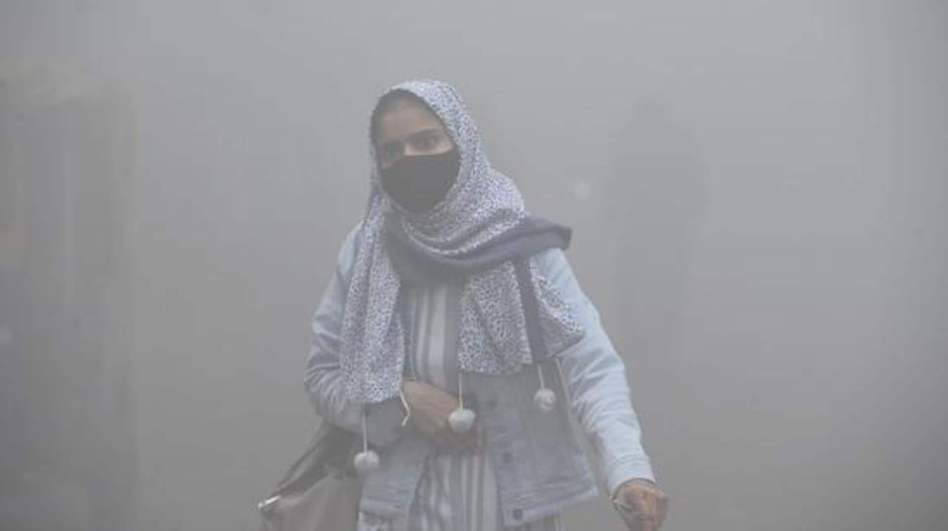 Delhi air pollution: గ్యాస్‌ ఛాంబర్‌గా మారిన దిల్లీ.. శ్వాస తీసుకోవడంలో ఇబ్బంది పడుతున్న ప్రజలు 