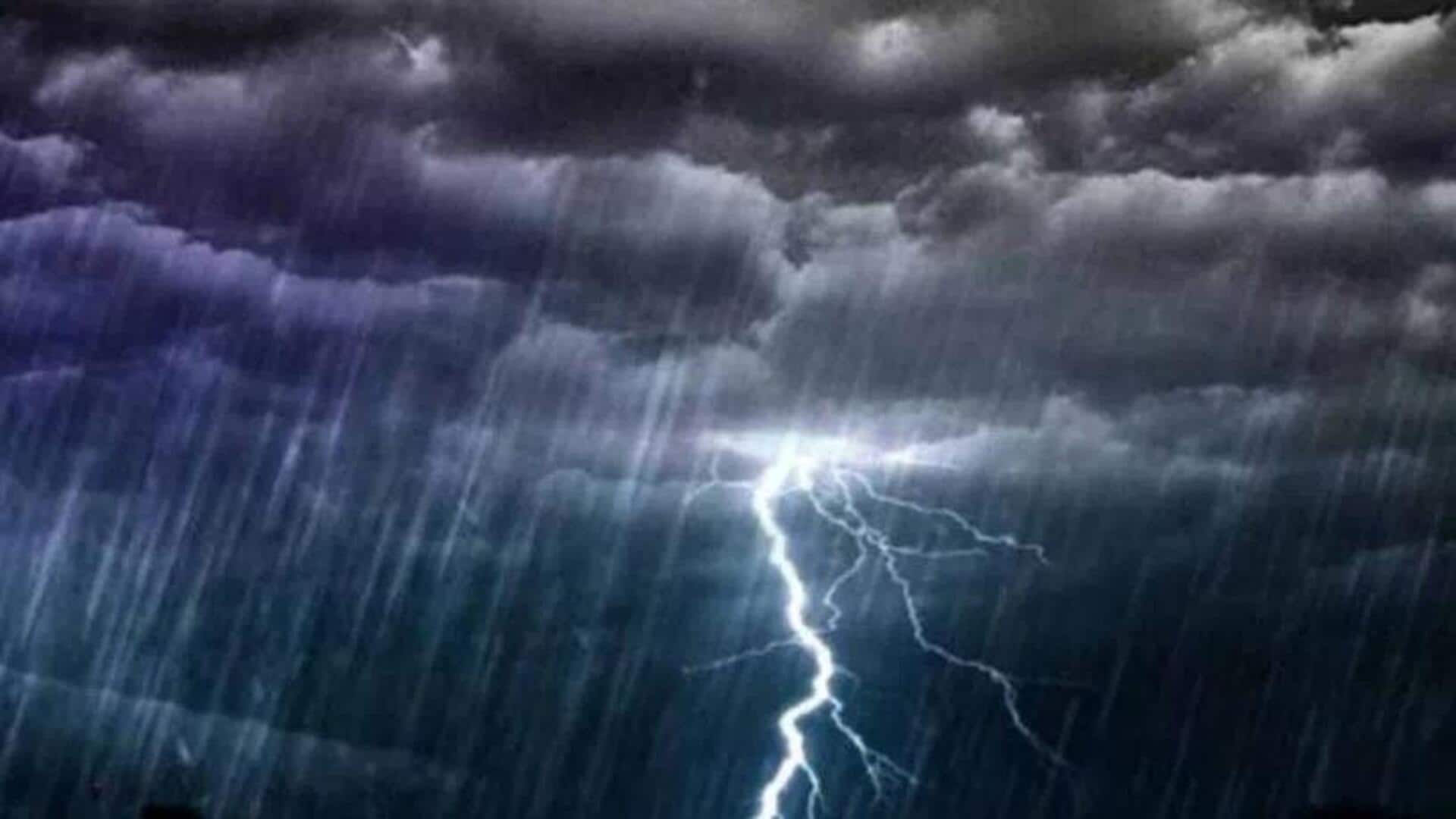 Rain Alert : ఏపీ ప్రజలకు అలెర్ట్.. పలు జిల్లాల్లో మోస్తరు నుంచి భారీ వర్షాలు.. హెచ్చరికలు జారీ చేసిన వాతావరణ కేంద్రం Rain Alert : ఏపీ ప్రజలకు అలెర్ట్.. పలు జిల్లాల్లో మోస్తరు నుంచి భారీ వర్షాలు.. హెచ్చరికలు జారీ చేసిన వాతావరణ కేంద్రం