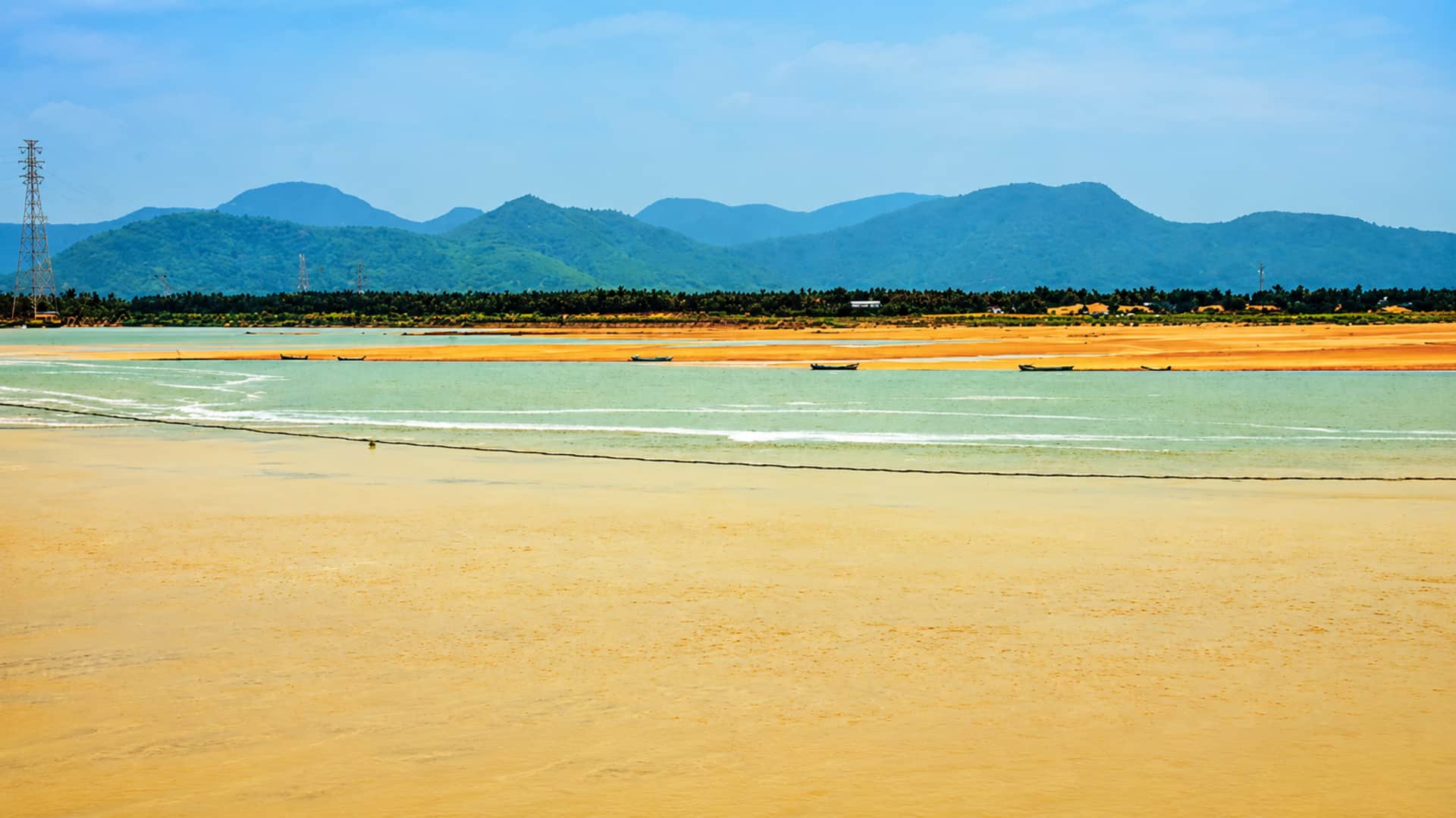 Godavari: వరదలతో ఎర్రగా మారిన ప్రవాహం.. రెండు రంగుల్లో కనిపిస్తున్న గోదావరి
