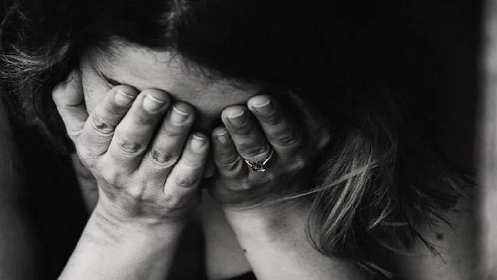 Delhi: ఆర్మీ ఆఫీసర్నని నమ్మించి.. ఢిల్లీ వైద్యురాలిపై అత్యాచారం  Delhi: ఆర్మీ ఆఫీసర్నని నమ్మించి.. ఢిల్లీ వైద్యురాలిపై అత్యాచారం