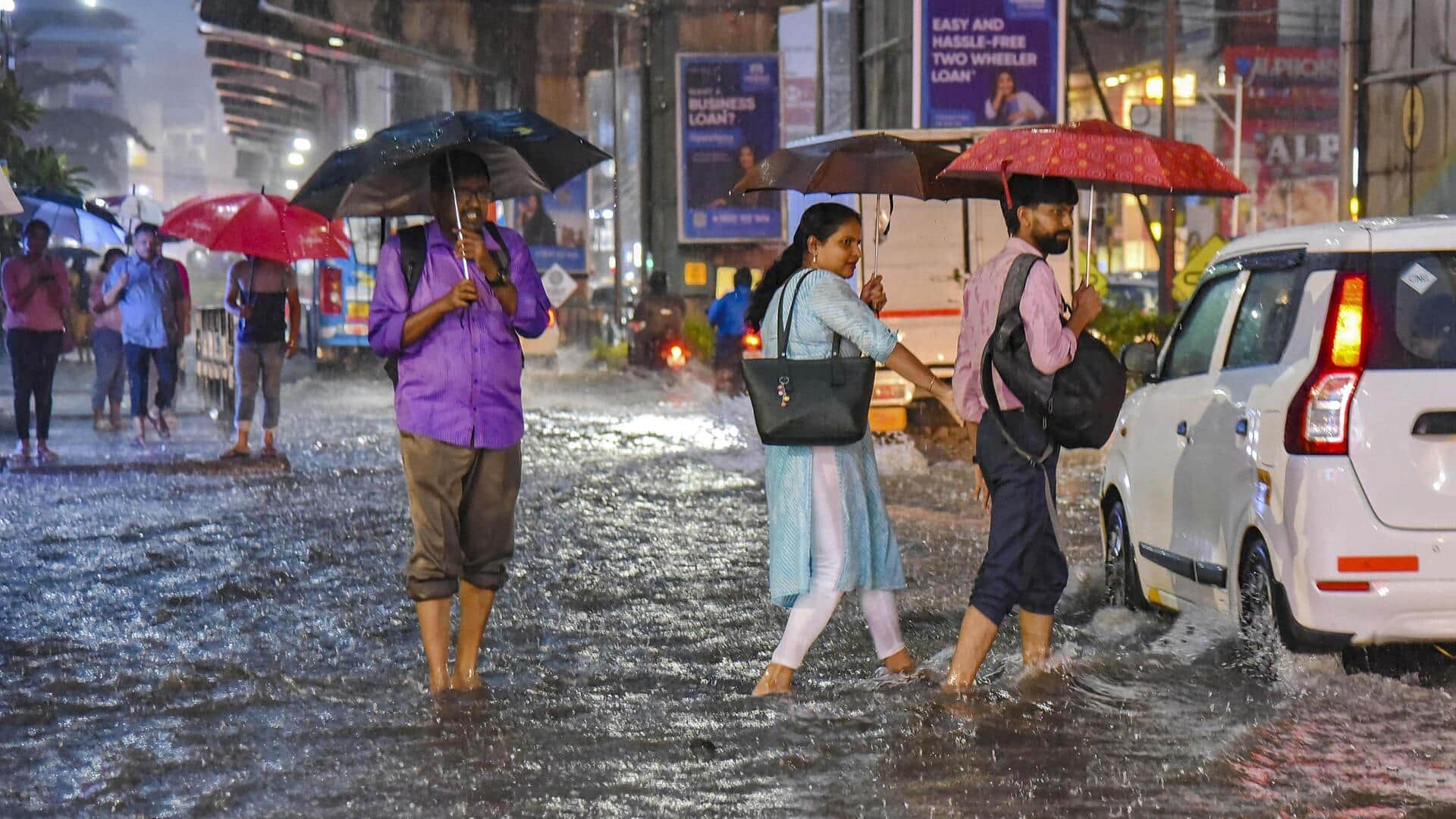 Kerala: రుతుపవనాల కారణంగా కురుస్తున్న భారీ వర్షాలతో కేరళ అతలాకుతలం .. అనేక ప్రాంతాల్లో నిలిచిన విద్యుత్ సరఫరా Kerala: రుతుపవనాల కారణంగా కురుస్తున్న భారీ వర్షాలతో కేరళ అతలాకుతలం .. అనేక ప్రాంతాల్లో నిలిచిన విద్యుత్ సరఫరా