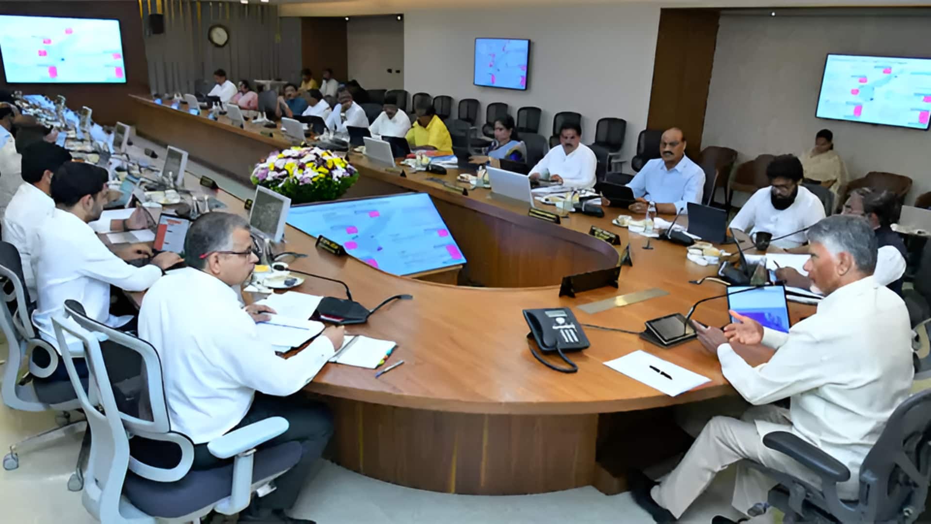 Andhra Pradesh Cabinet: రూ.2 లక్షల కోట్ల ప్రాజెక్టులకు రాష్ట్ర కేబినెట్ ఆమోదం