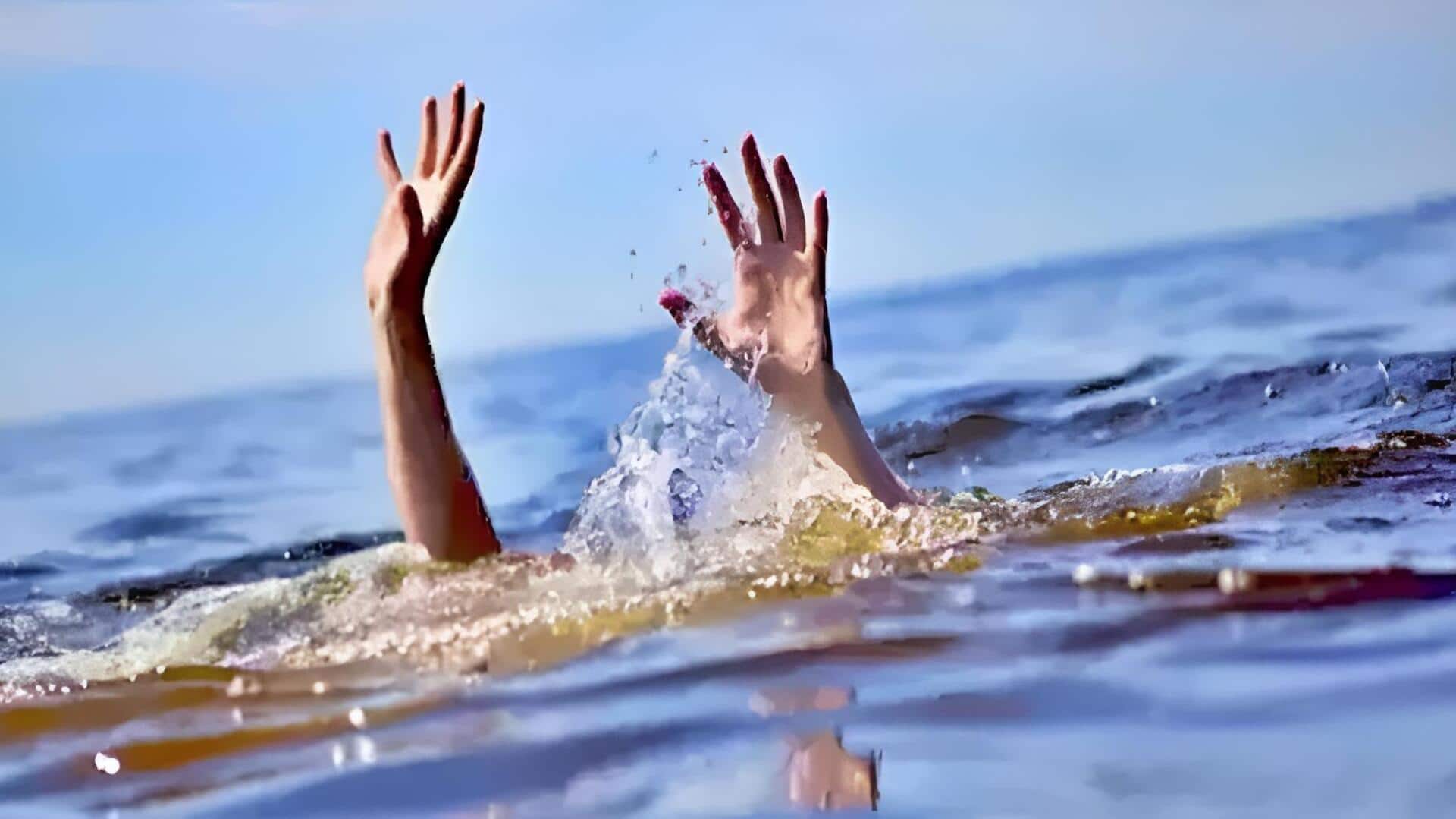 Krishna River: పల్నాడులో విషాదం.. కృష్ణా నదిలో పడవ బోల్తా, నలుగురు గల్లంతు!
