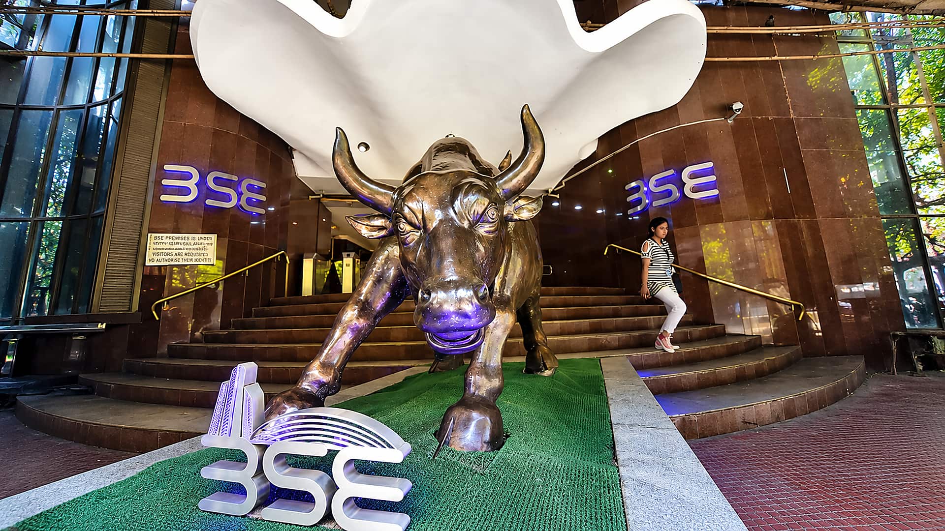 Stock Market: భారీ లాభాల తర్వాత మళ్లీ నష్టాల్లోకి దేశీయ స్టాక్ మార్కెట్ సూచీలు