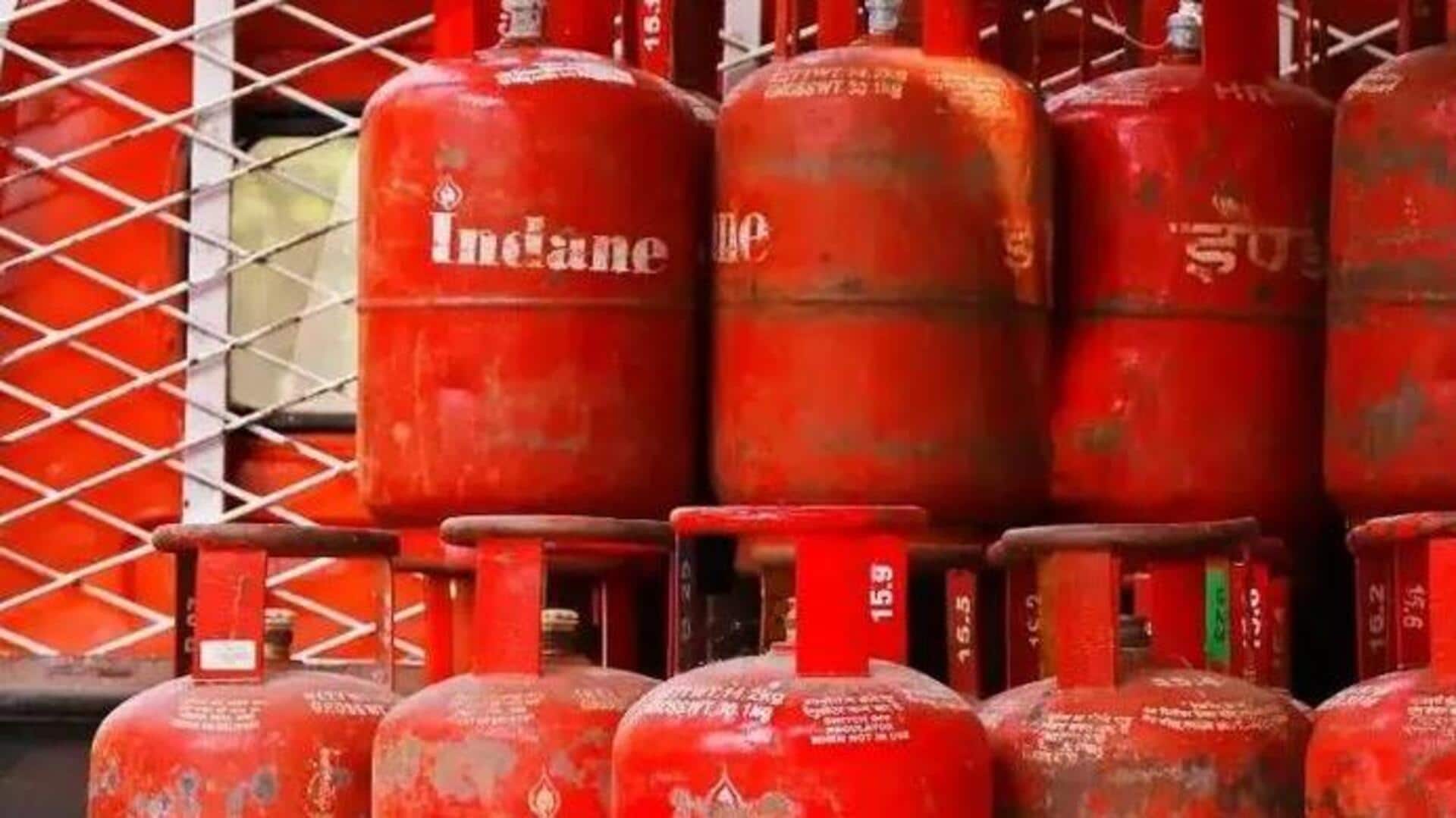 LPG Price Reduction: వినియోగదారులకు ఉపశమనం.. వాణిజ్య ఎల్పీజీ ధరల తగ్గింపు LPG Price Reduction: వినియోగదారులకు ఉపశమనం.. వాణిజ్య ఎల్పీజీ ధరల తగ్గింపు