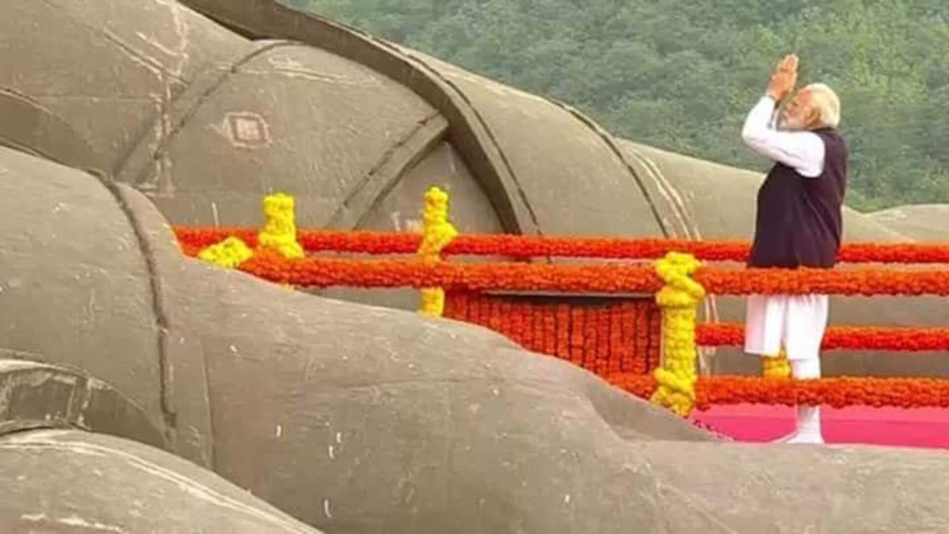 PM Modi: ఐక్యతా విగ్రహం దగ్గర వల్లభాయ్ పటేల్కు మోదీ నివాళి PM Modi: ఐక్యతా విగ్రహం దగ్గర వల్లభాయ్ పటేల్కు మోదీ నివాళి