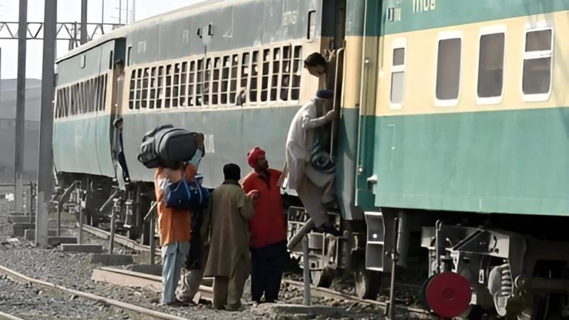 Jaffar Express: పాకిస్థాన్ లో జాఫర్ ఎక్స్ ప్రెస్ పై మరోసారి దాడి.. నెలన్నర వ్యవధిలో ఇది ఆరో దాడి  