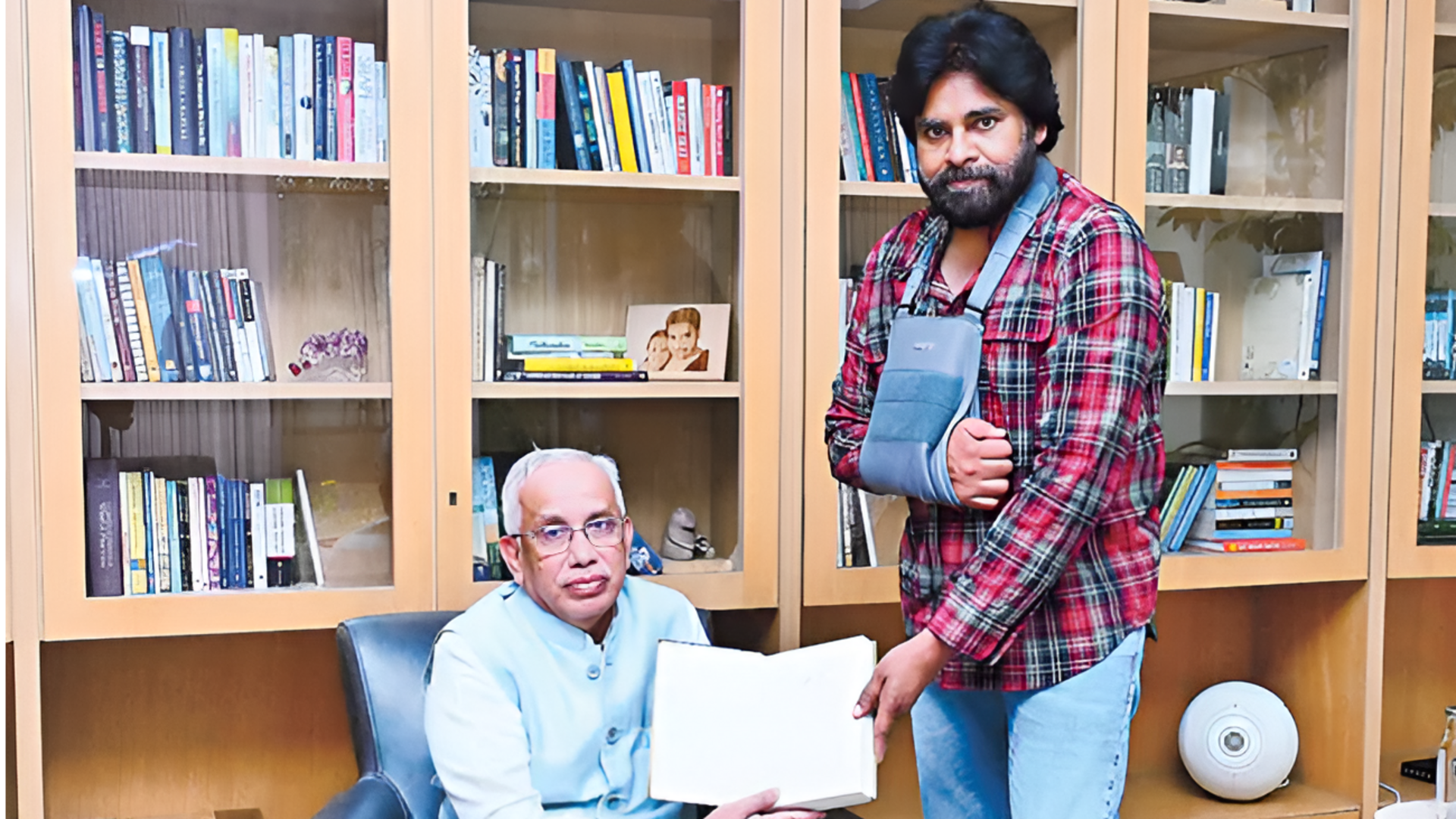 Pawan Kalyan: శస్త్రచికిత్స అనంతరం పవన్‌కళ్యాణ్‌ను పరామర్శించిన గవర్నర్‌ అబ్దుల్‌ నజీర్