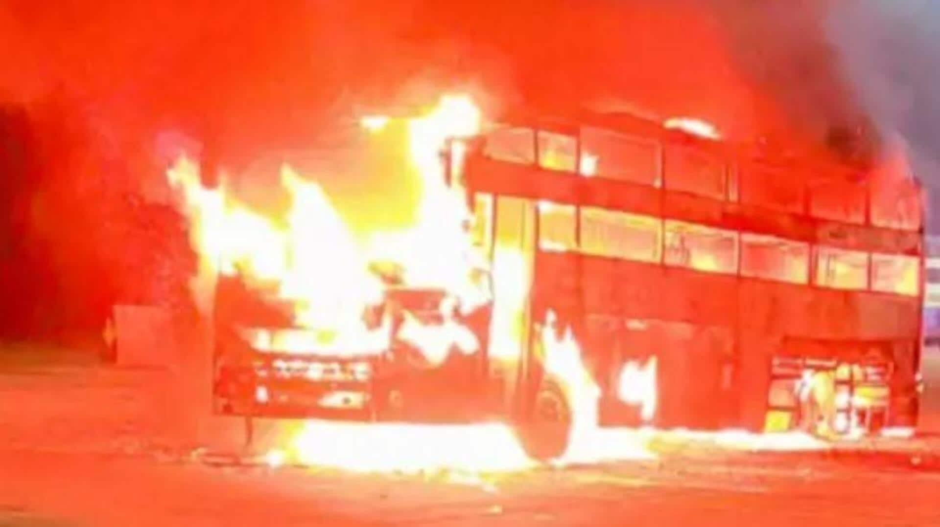 Sleeper Bus catches fire: ఆగ్రా-లఖ్నవూ ఎక్స్ప్రెస్వేపై స్లీపర్ బస్సులో మంటలు Sleeper Bus catches fire: ఆగ్రా-లఖ్నవూ ఎక్స్ప్రెస్వేపై స్లీపర్ బస్సులో మంటలు