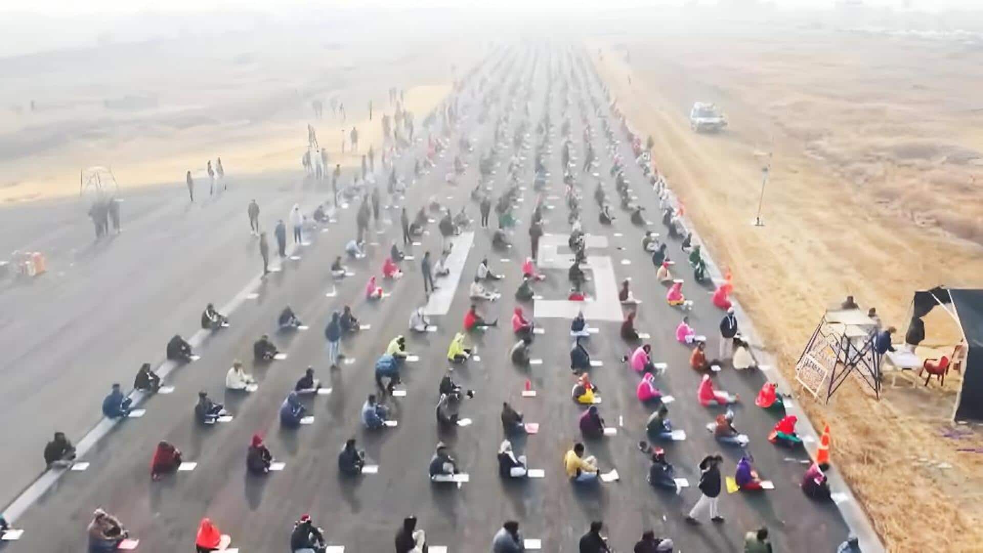 Odisha: రన్‌వేపై హోంగార్డు పరీక్ష: 8,000 మందికి పైగా హాజరు.. వైరల్ అవుతున్న వీడియో