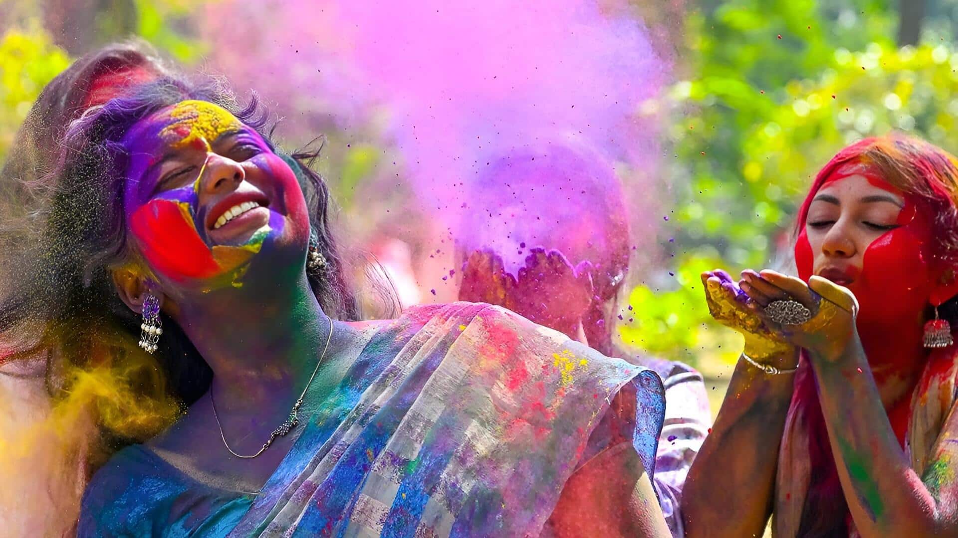 Vizag: రంగుల హోలీతో కళకళలాడిన విశాఖ.. సాగర్ తీరంలో యువత కేరింతలు