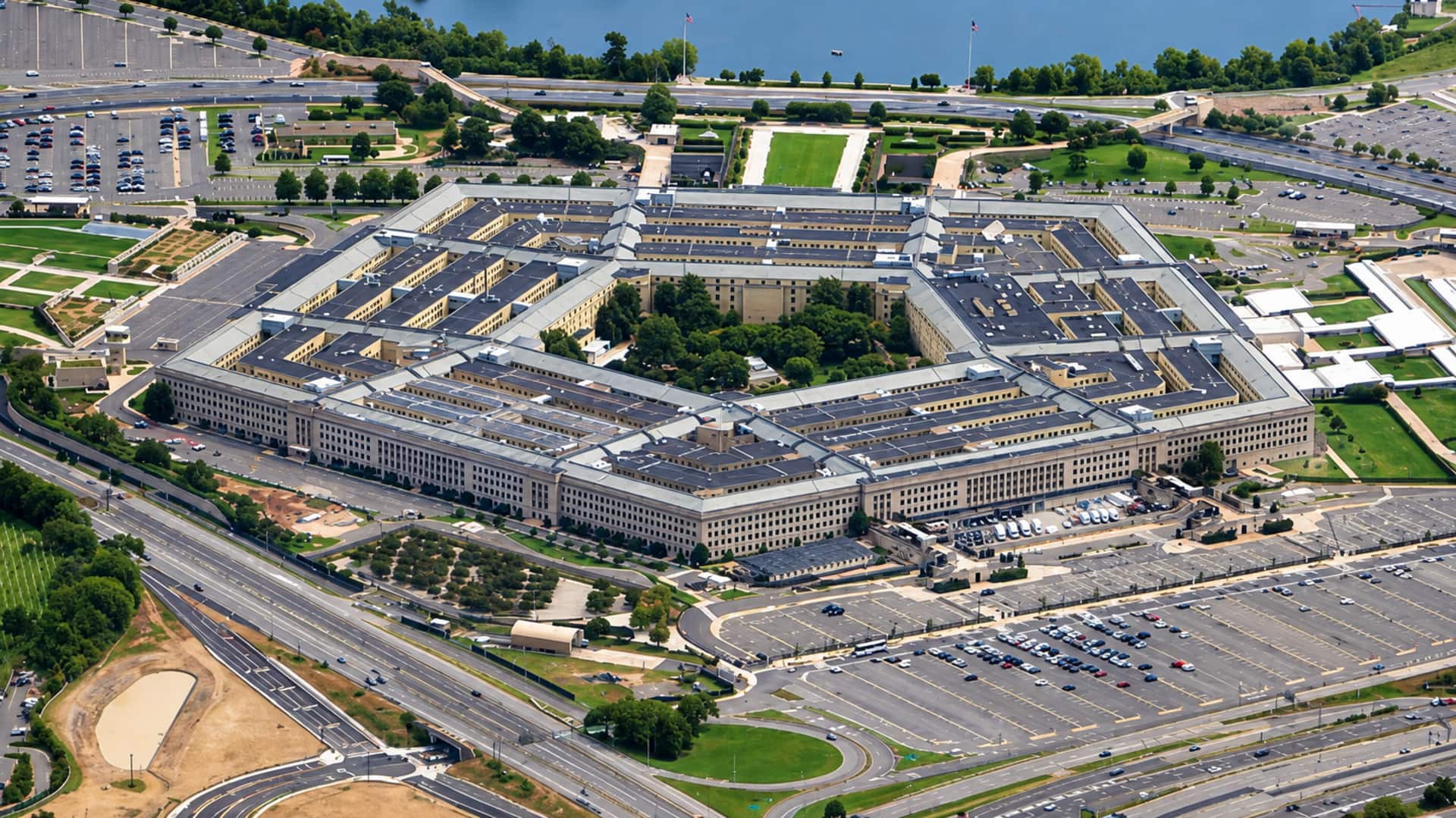 Pentagon:పెంటగాన్‌ డేటాబేస్‌పై సైబర్‌ దాడి.. 30.5 లక్షల మంది వివరాలు లీక్