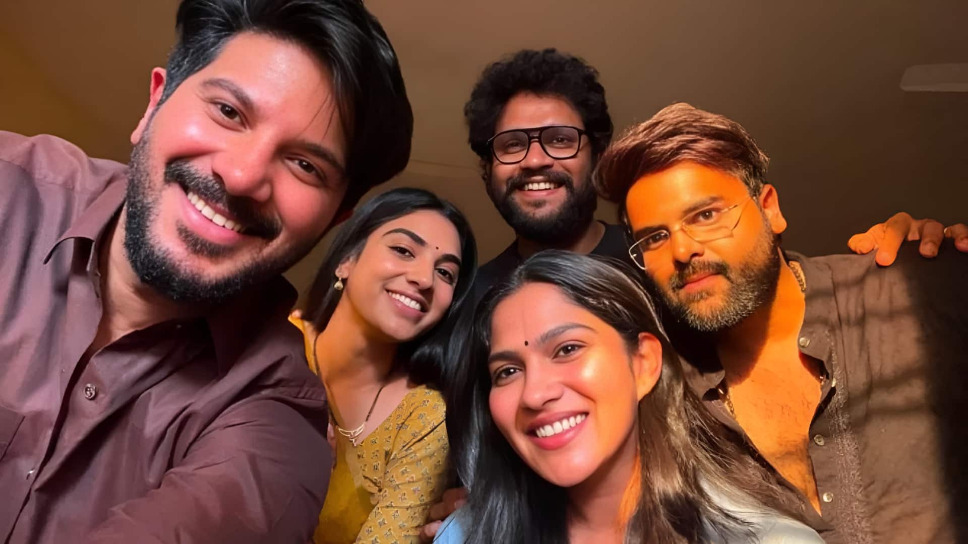 Aakasamlo Oka Tara: 'ఆకాశంలో ఒక తార' షూటింగ్ అప్‌డేట్.. దుల్కర్ ఫొటోతో హైప్