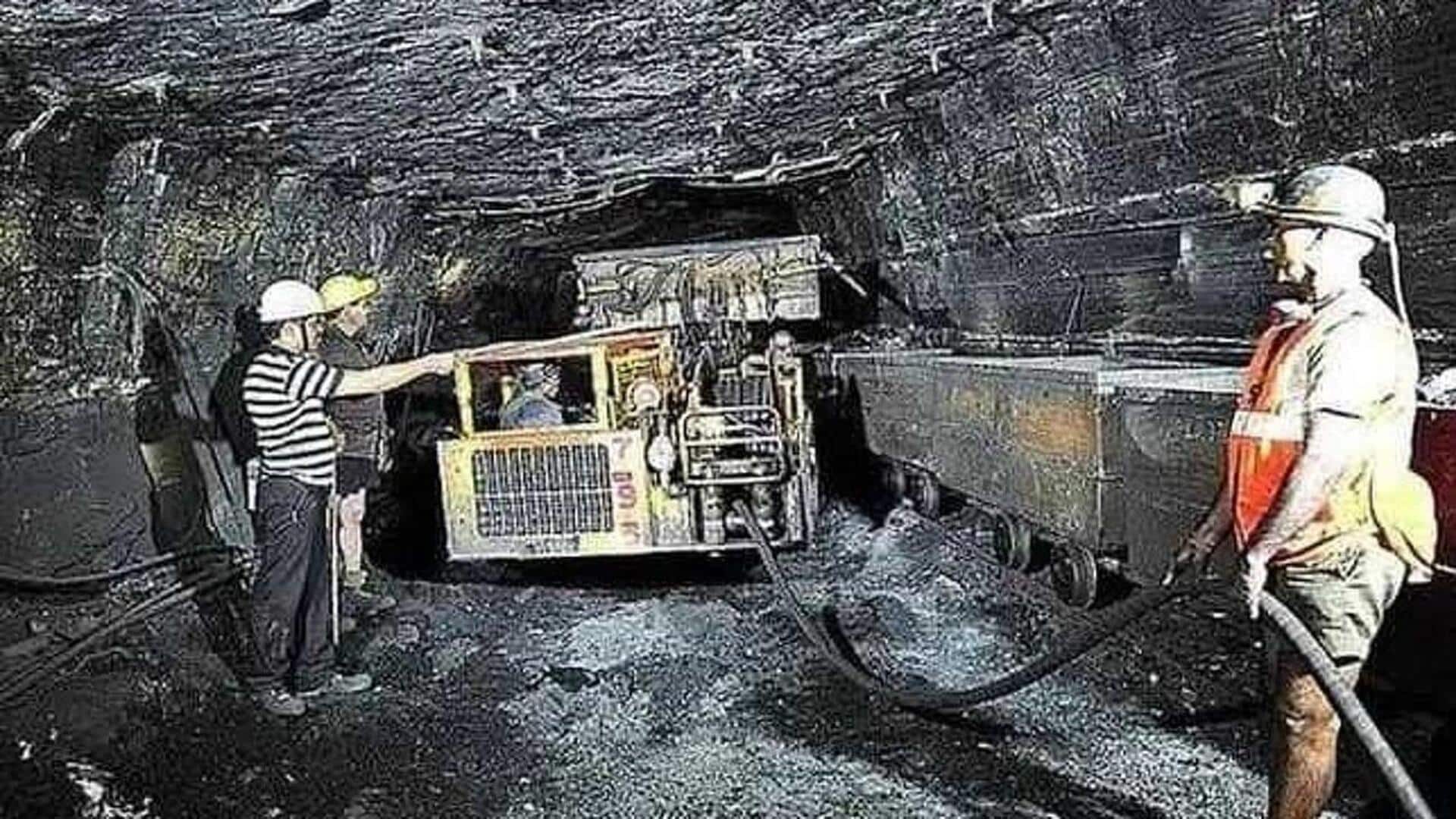 Singareni: ఆర్థిక ఇబ్బందుల్లో సింగరేణి.. ఓవర్‌డ్రాఫ్ట్‌పై జీతాలు చెల్లించే పరిస్థితి  